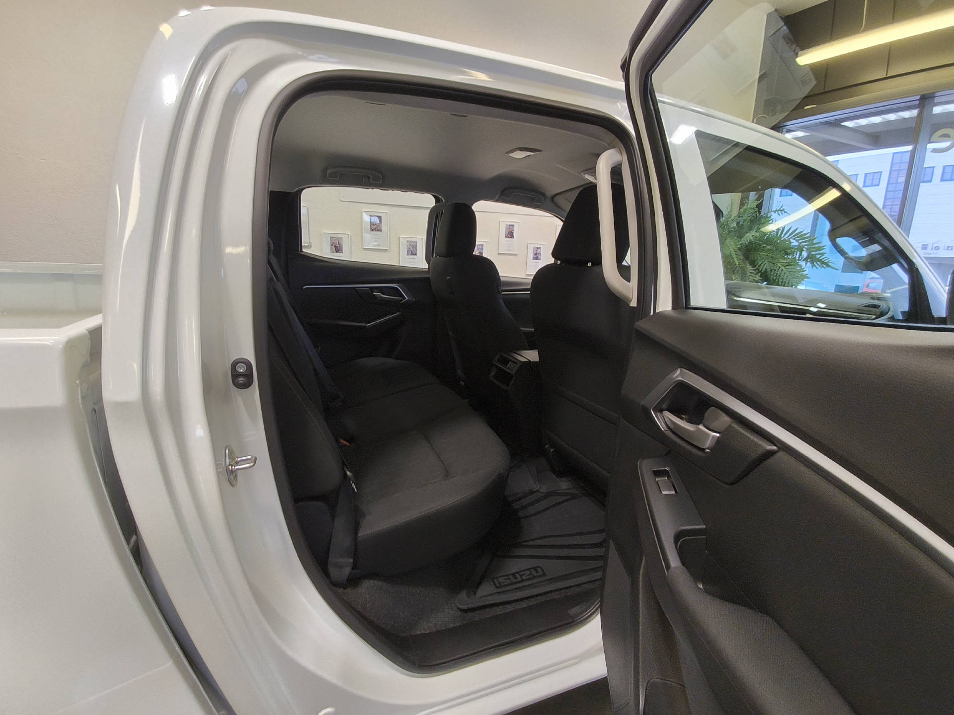 ISUZU D-Max Crew Pick-up 1.9 DDi N60 BB+ 4x4-image-13