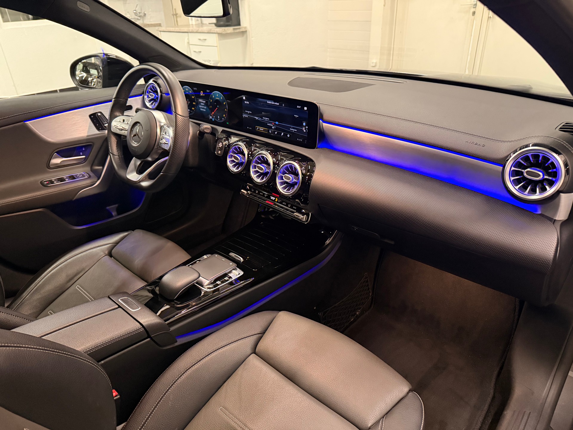 MERCEDES-BENZ A 250 AMG Line 7G-DCT-image-6