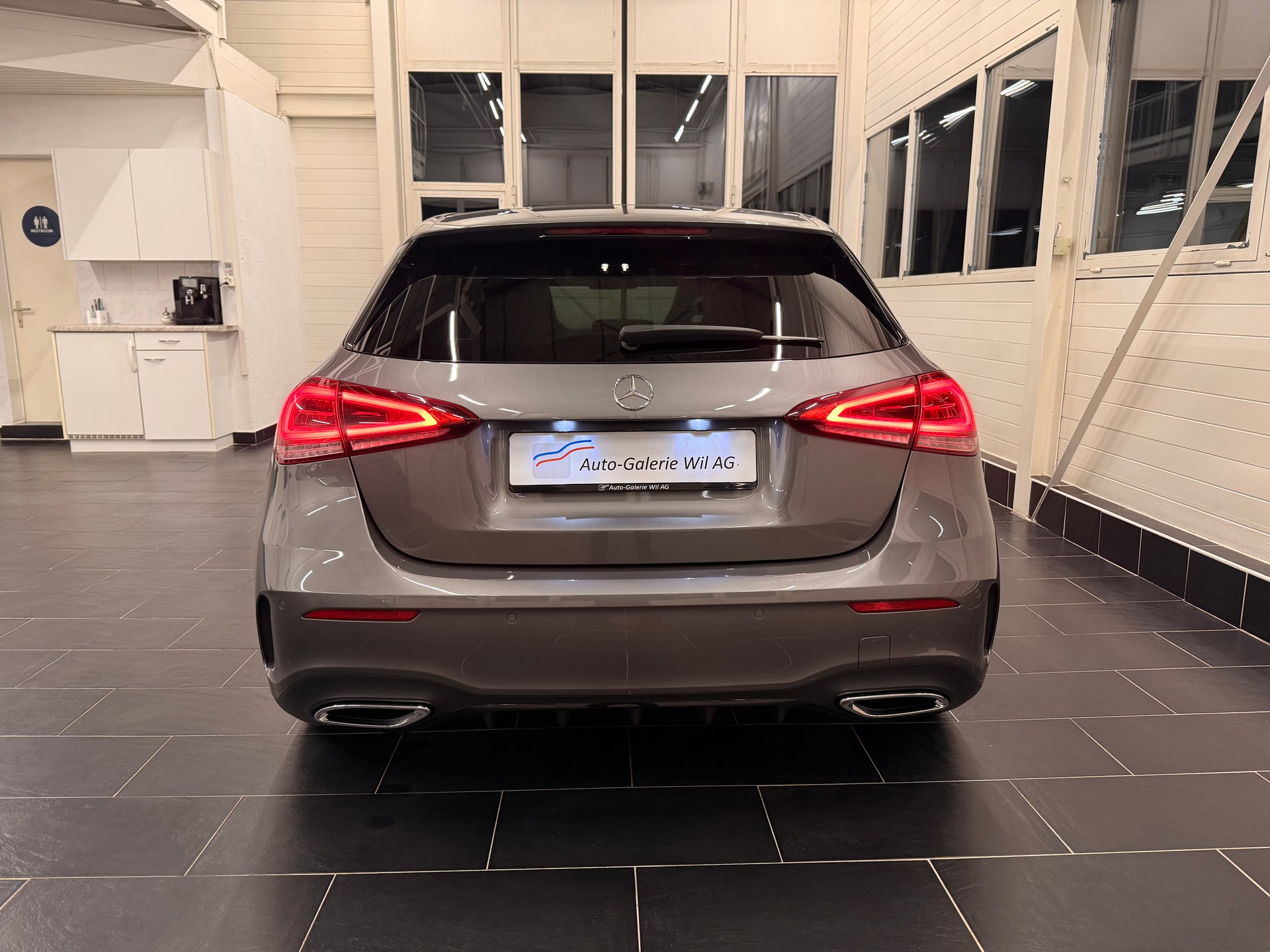 MERCEDES-BENZ A 250 AMG Line 7G-DCT-image-5