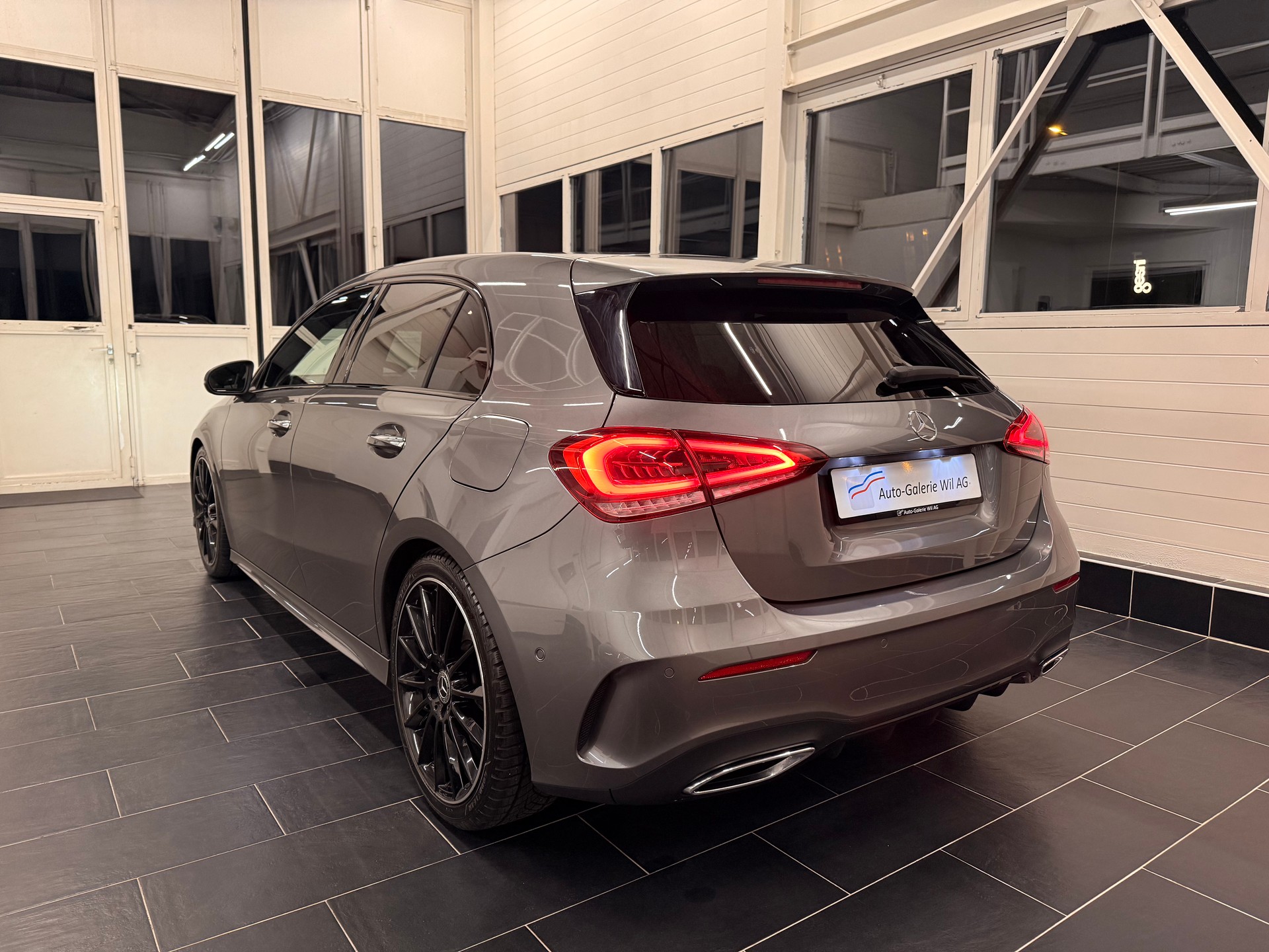 MERCEDES-BENZ A 250 AMG Line 7G-DCT-image-4