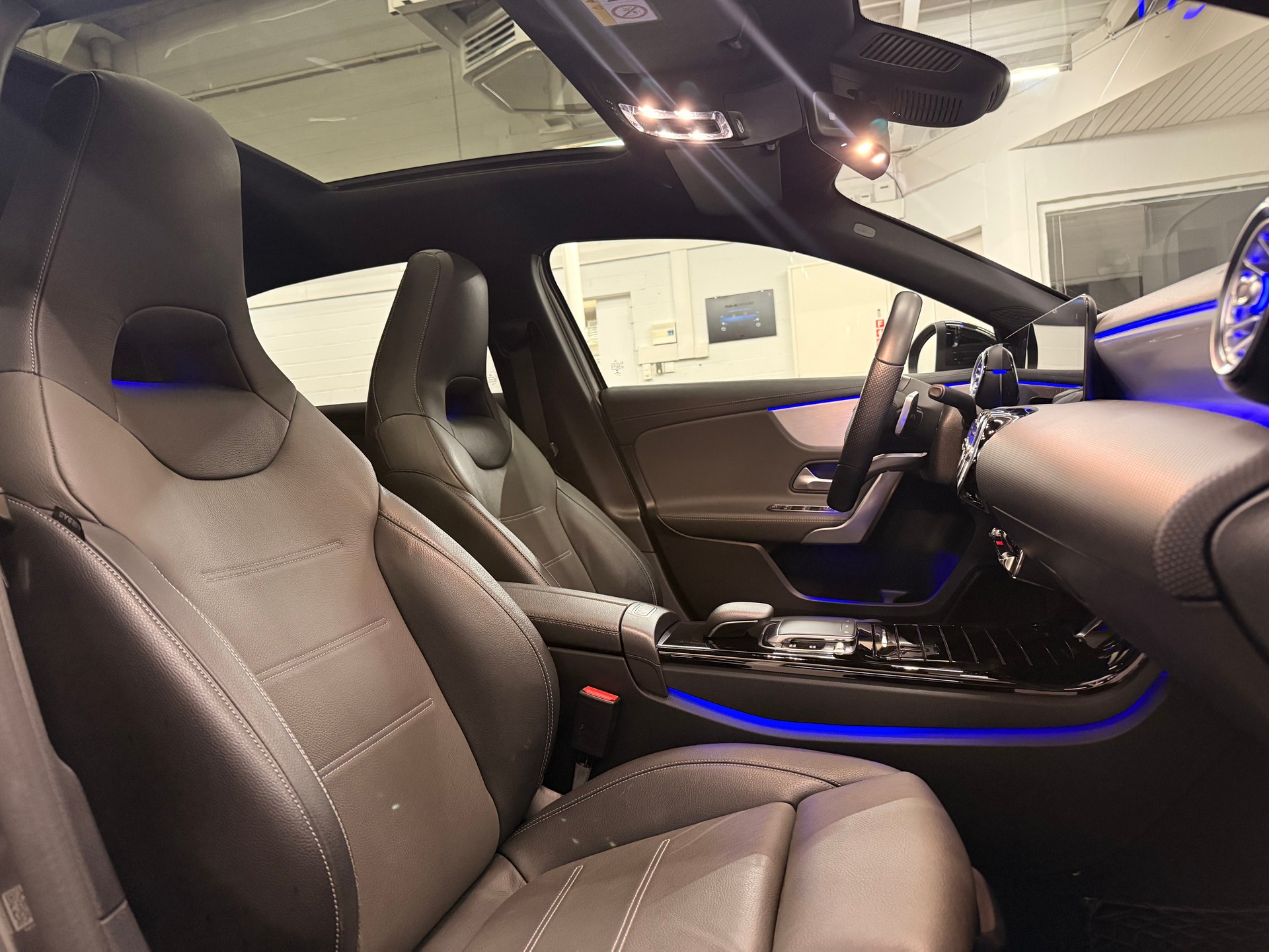 MERCEDES-BENZ A 250 AMG Line 7G-DCT-image-8