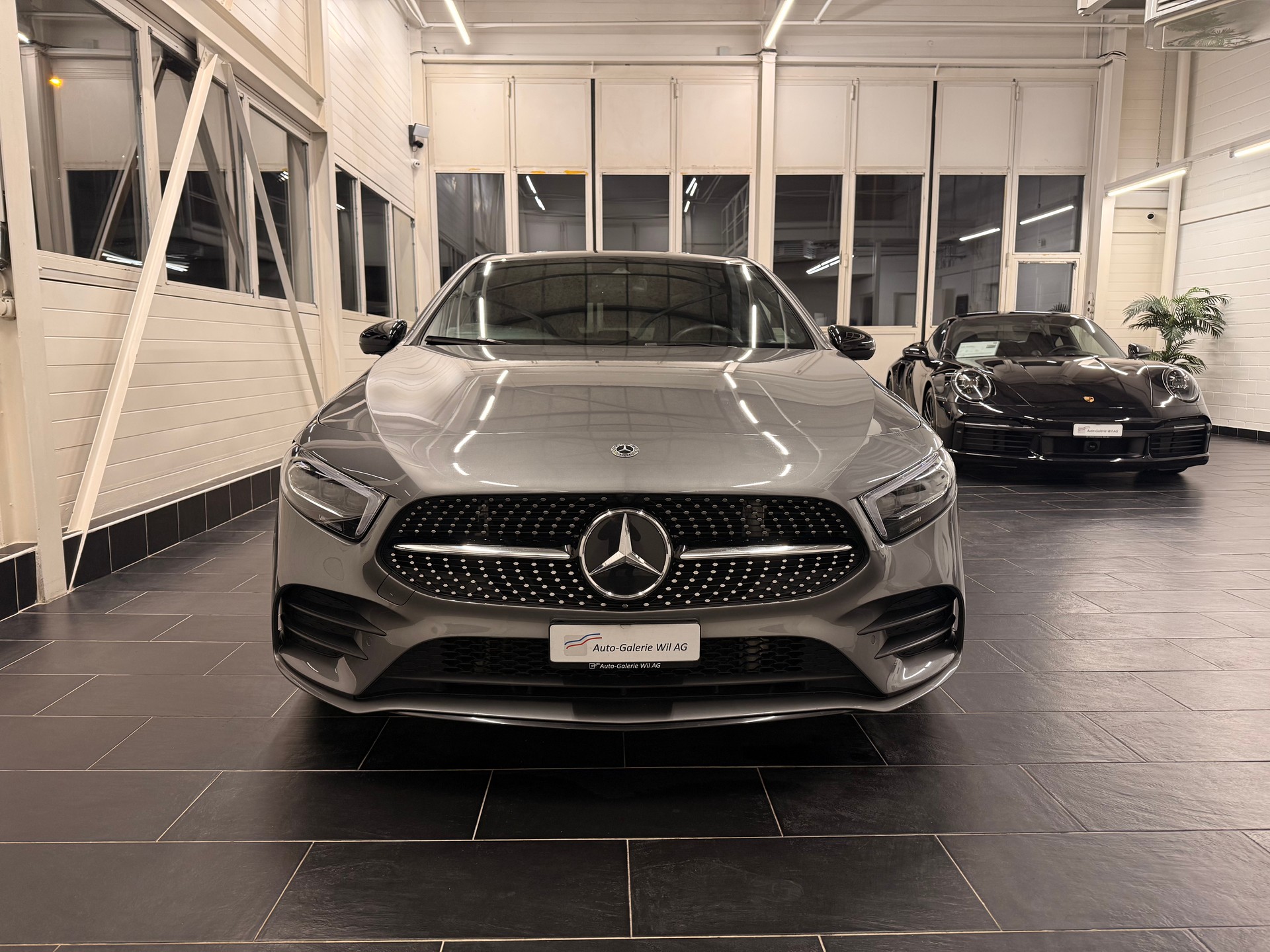 MERCEDES-BENZ A 250 AMG Line 7G-DCT-showroom-element-2