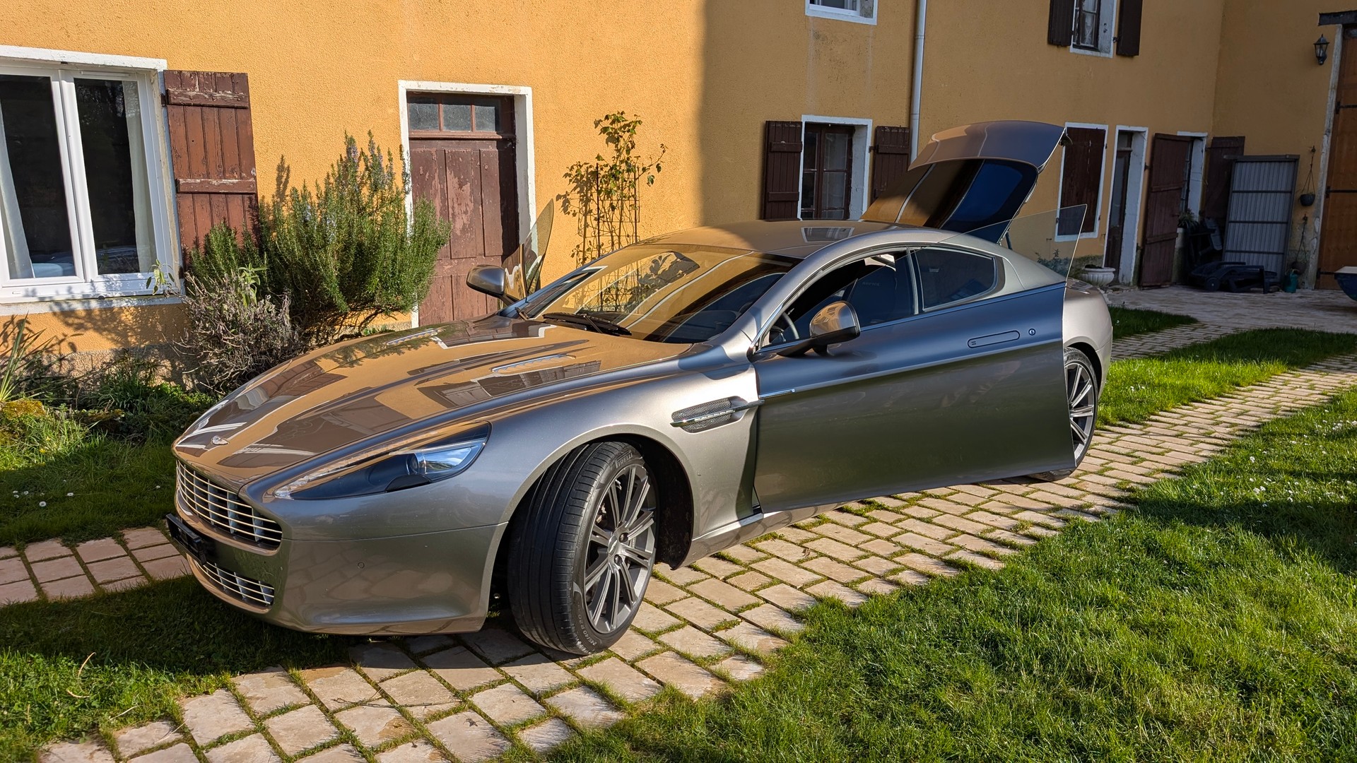 ASTON MARTIN Rapide 5.9 V12 Touchtronic 2-image-6
