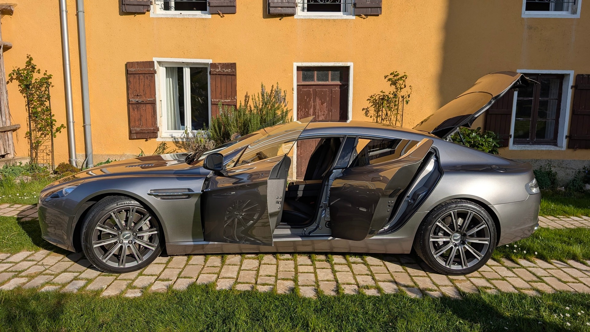 ASTON MARTIN Rapide 5.9 V12 Touchtronic 2-image-5