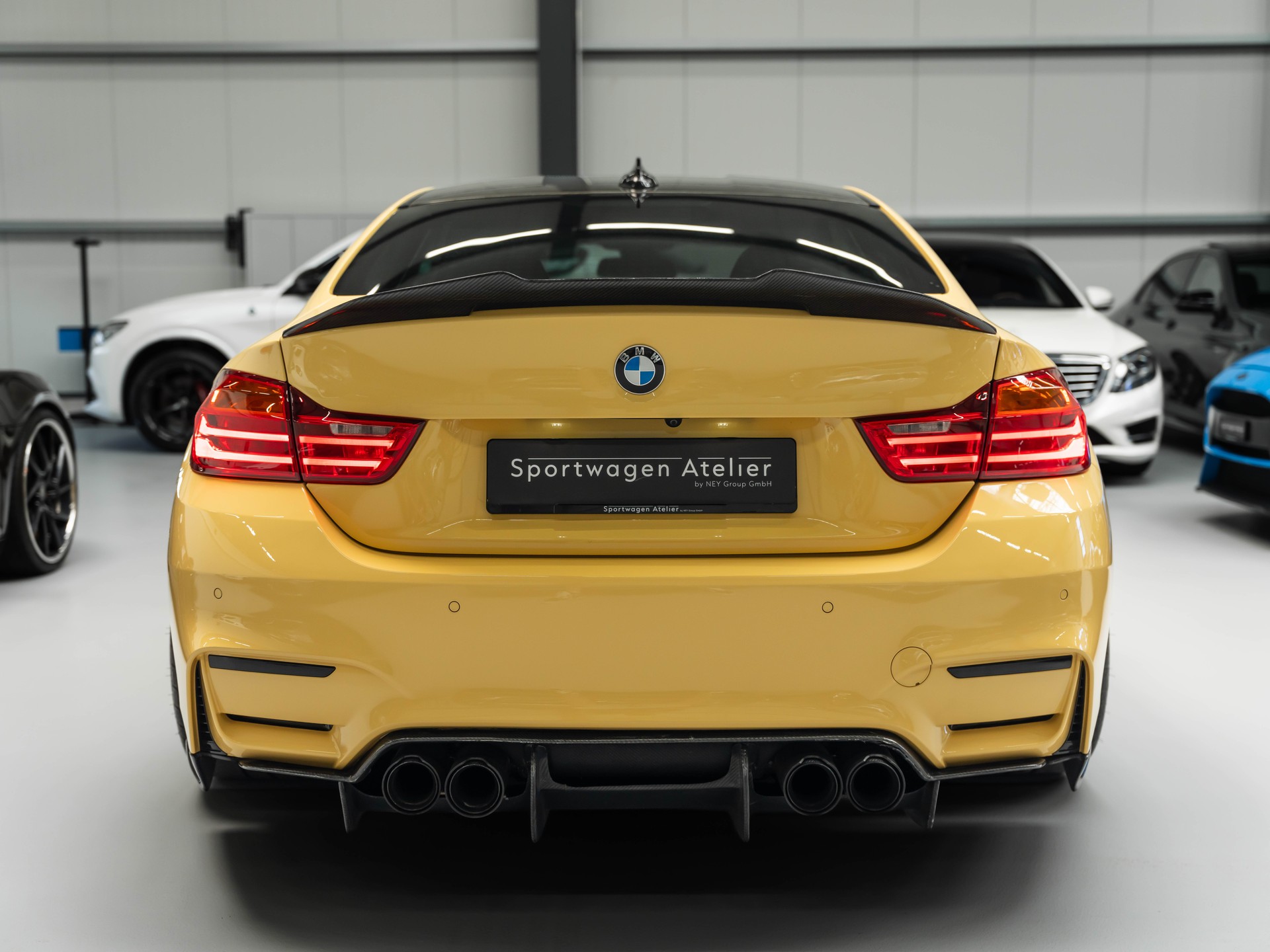 BMW M4 Coupé DKG-showroom-element-2