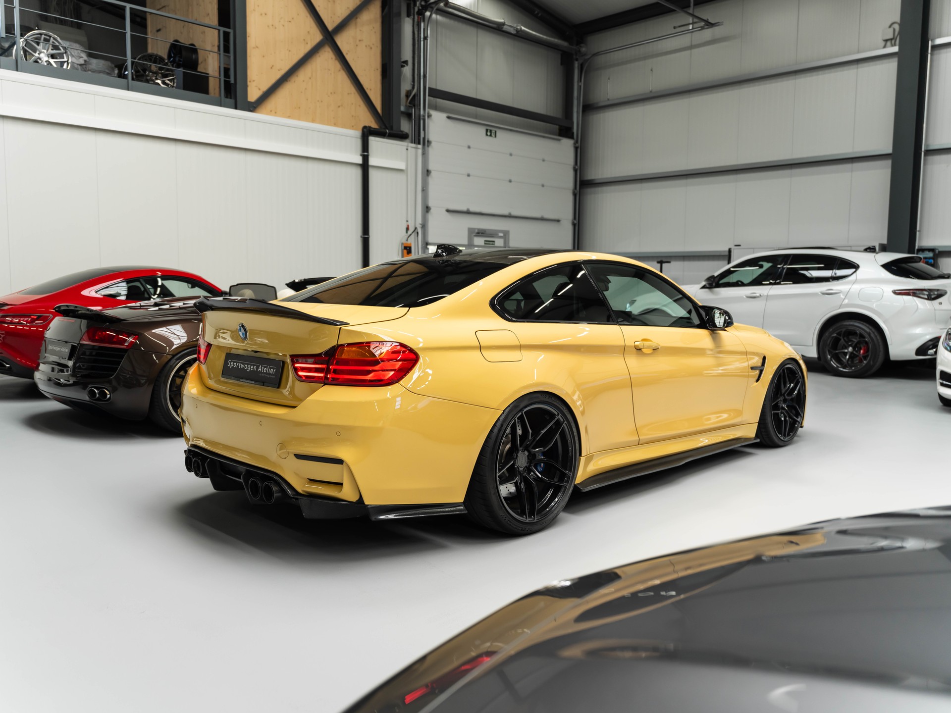 BMW M4 Coupé DKG-showroom-element-3