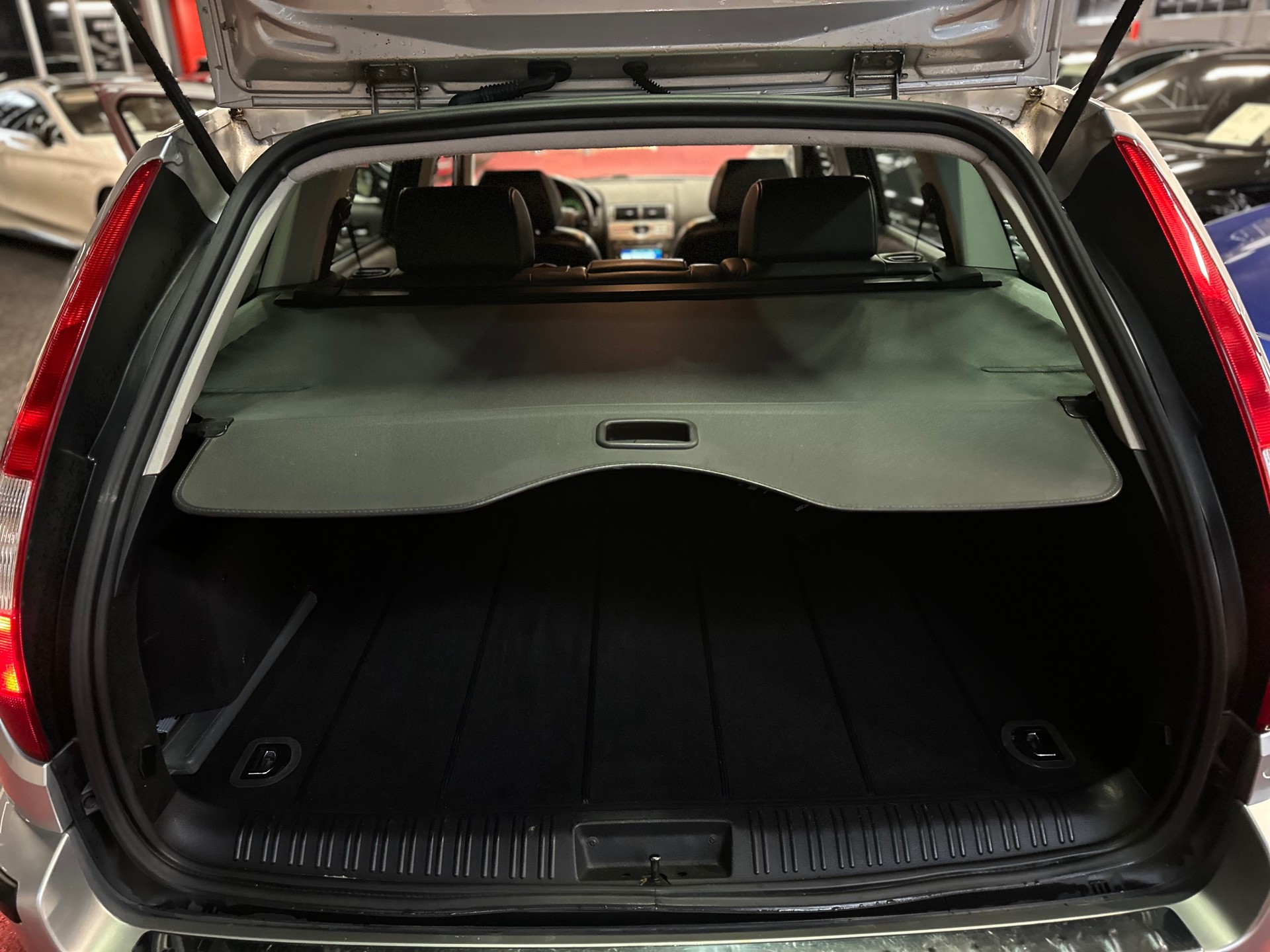 FORD Mondeo 2.0i 16V Titanium / ** Frisch AB MFK + Service 05.2026 **-image-18