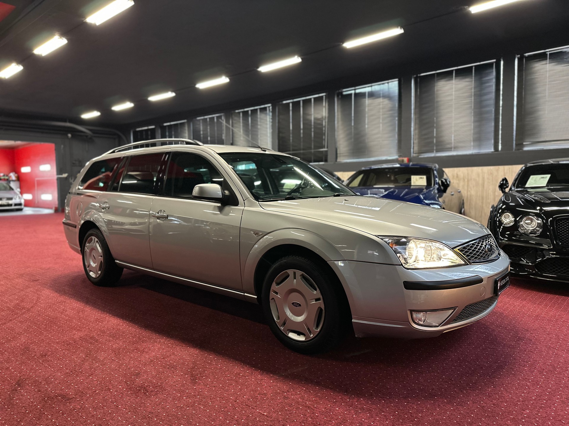 FORD Mondeo 2.0i 16V Titanium / ** Frisch AB MFK + Service 05.2026 **-showroom-element-2