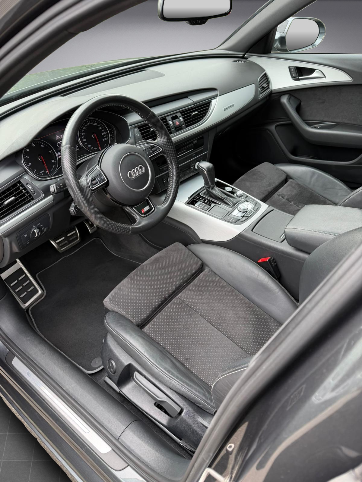 AUDI A6 Avant 2.0 TFSI quattro S-tronic * S Line * Facelift *-image-8