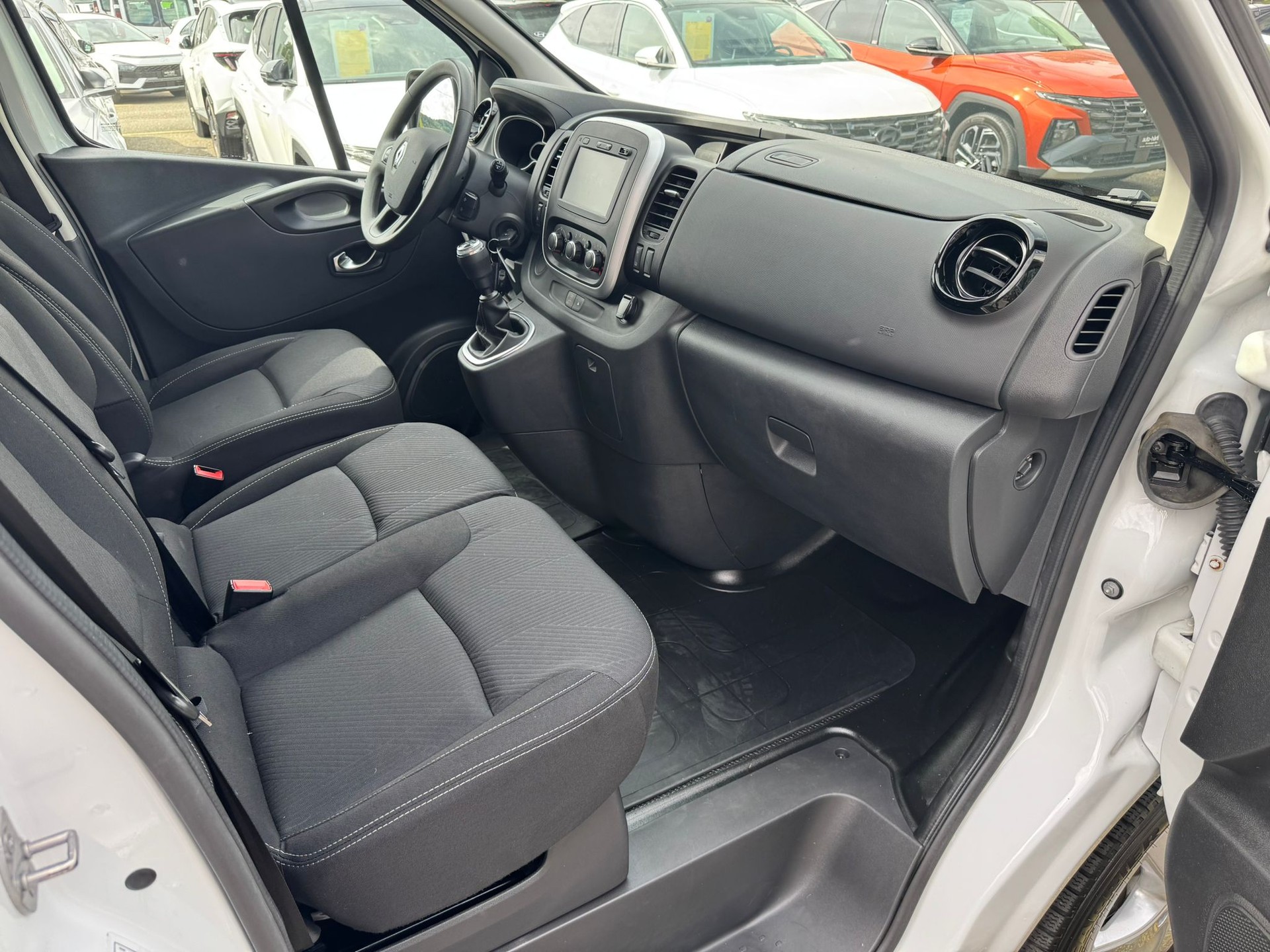 RENAULT Trafic Ene dCi120 2.0 Bus L1H1 Erhöhte Nutzlast 1601 KG-image-4