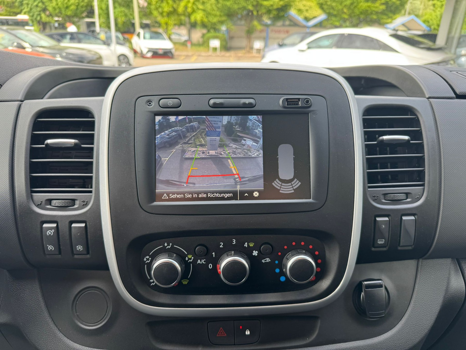 RENAULT Trafic Ene dCi120 2.0 Bus L1H1 Erhöhte Nutzlast 1601 KG-showroom-element-3
