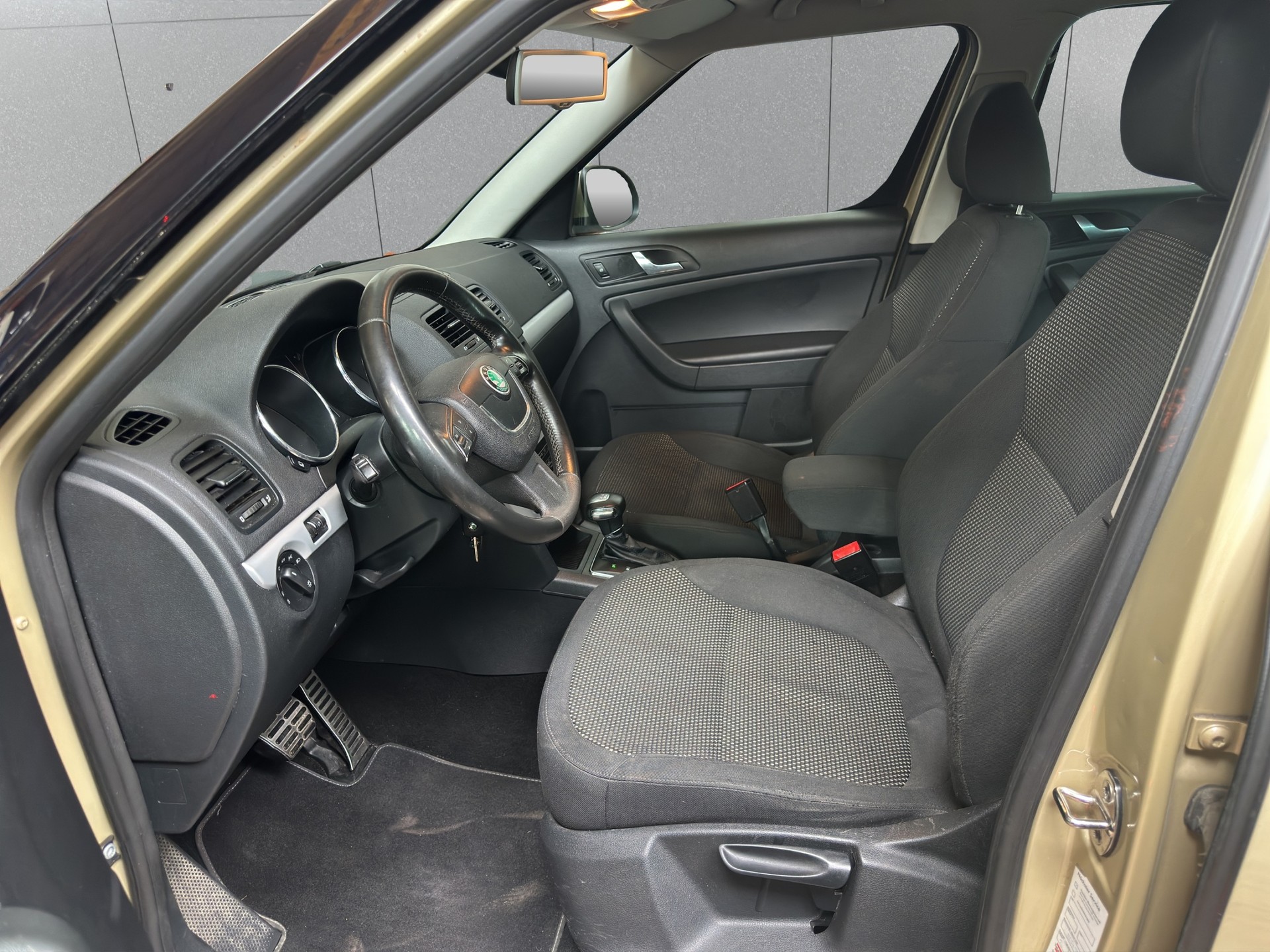 SKODA Yeti 2.0 TDI Ambition 4x4 DSG-image-10