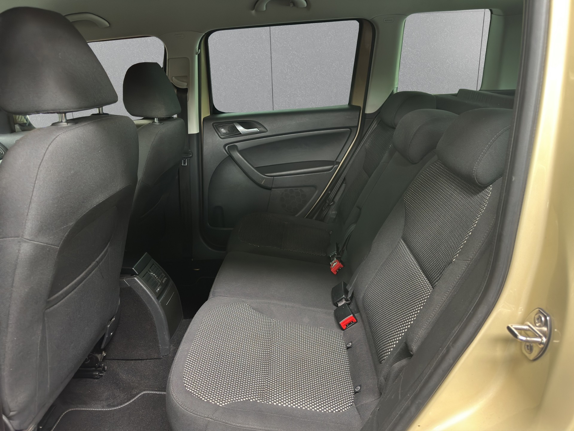 SKODA Yeti 2.0 TDI Ambition 4x4 DSG-image-11