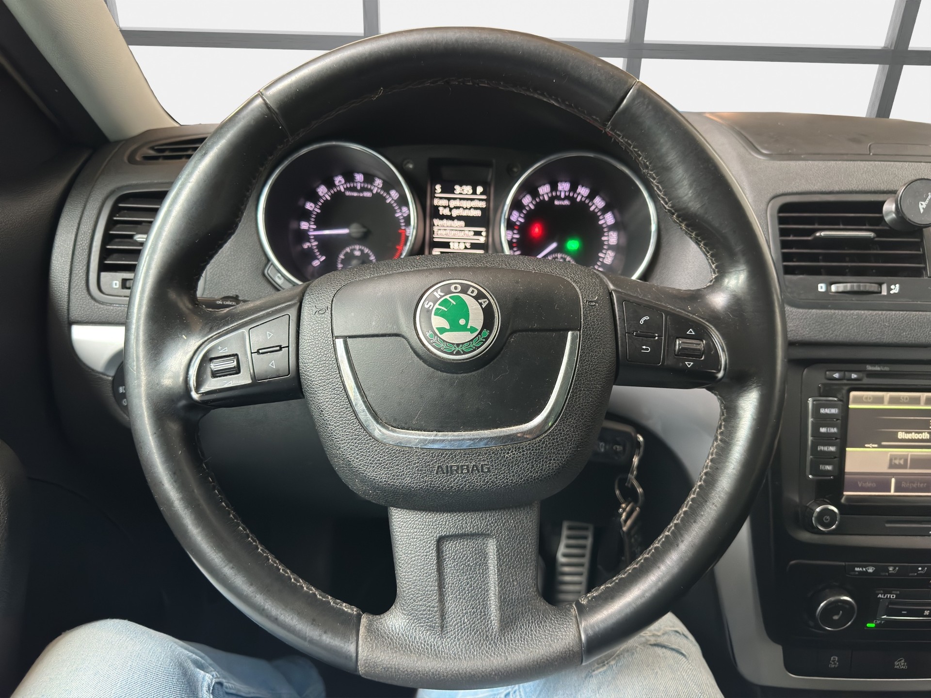 SKODA Yeti 2.0 TDI Ambition 4x4 DSG-image-8