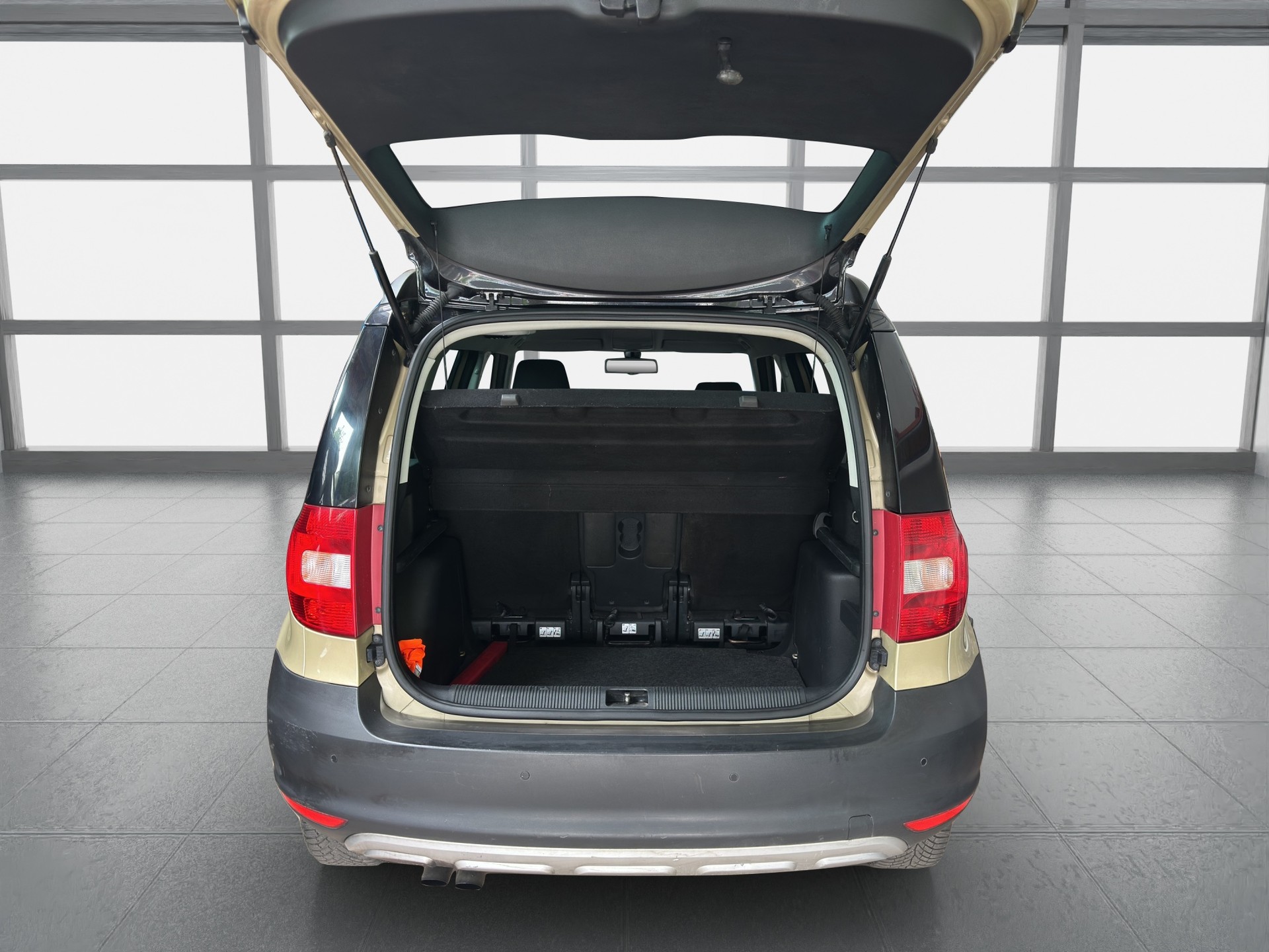 SKODA Yeti 2.0 TDI Ambition 4x4 DSG-image-12