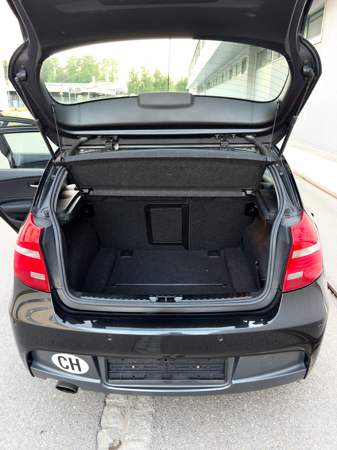 BMW 116i Dynamic Edition-image-4