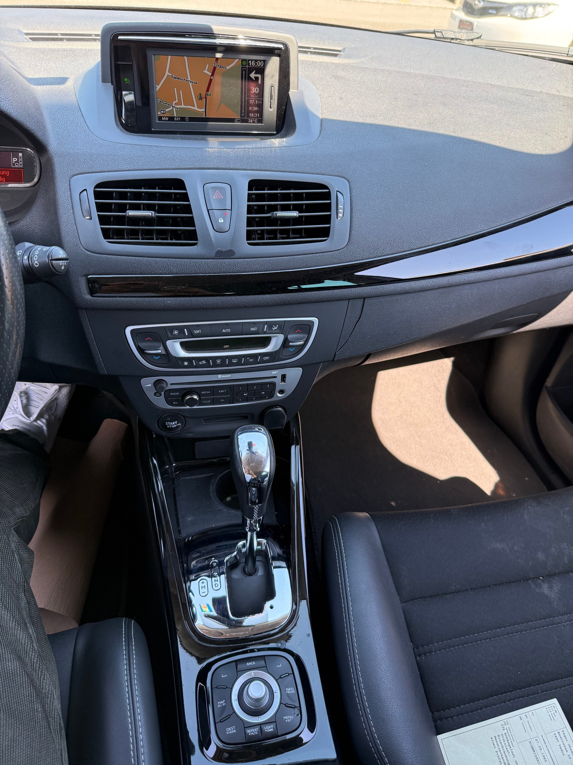 RENAULT Mégane Grandtour 1.2 16V Turbo Swiss Edition EDC-image-10