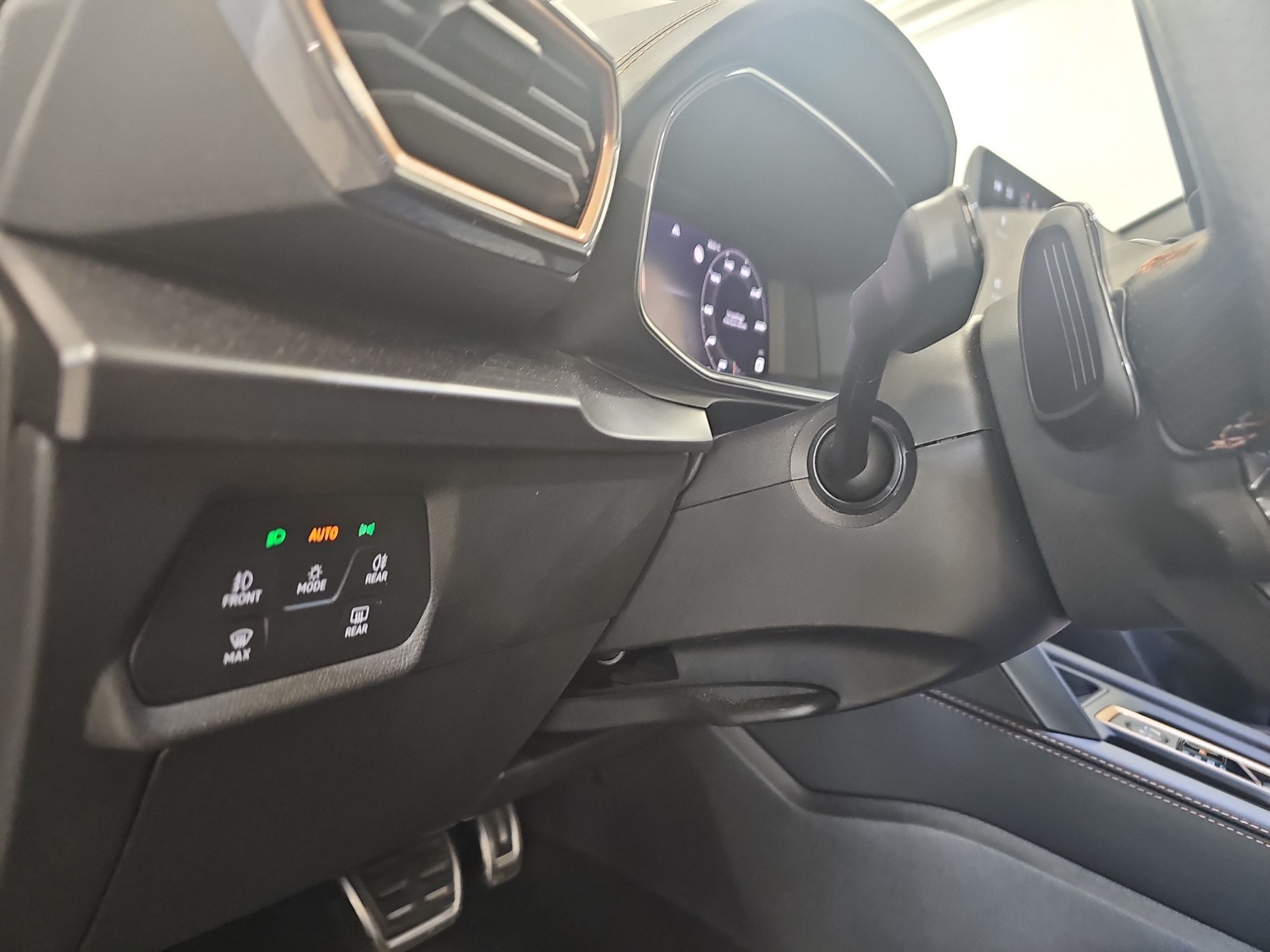 CUPRA Formentor 1.5 TSI DSG-image-18