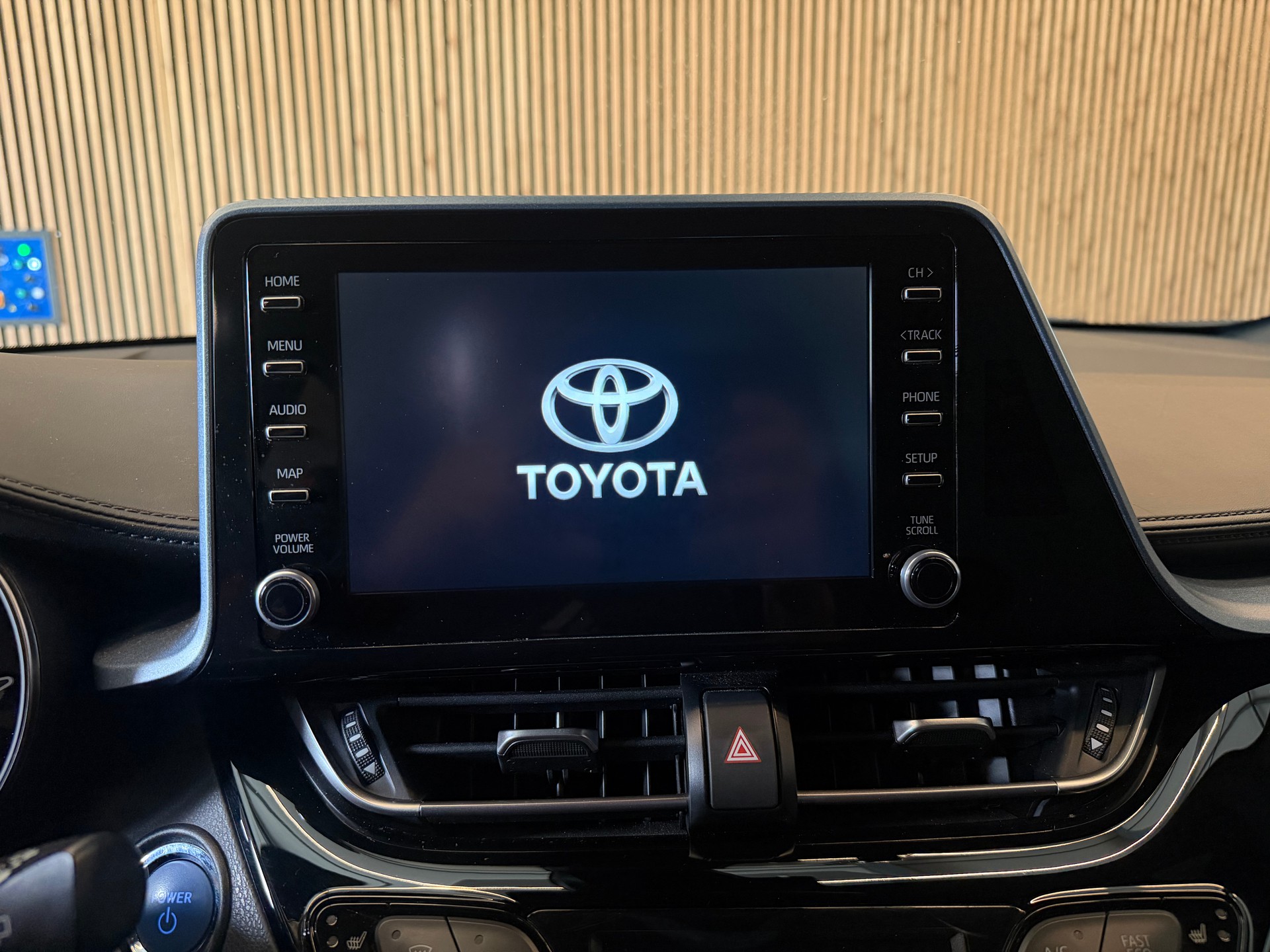TOYOTA C-HR 2.0 VVTi HSD Trend-image-12