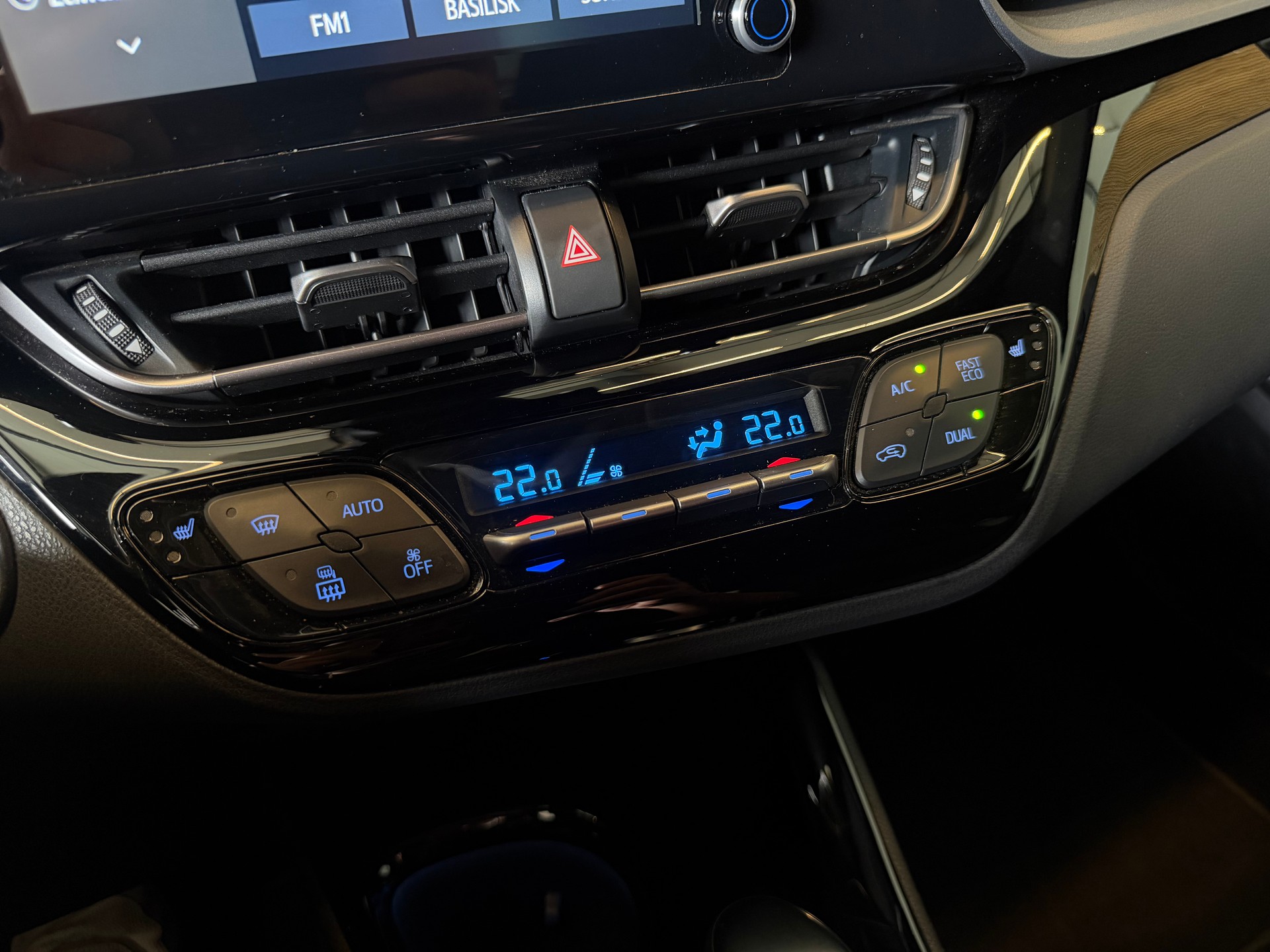 TOYOTA C-HR 2.0 VVTi HSD Trend-image-18