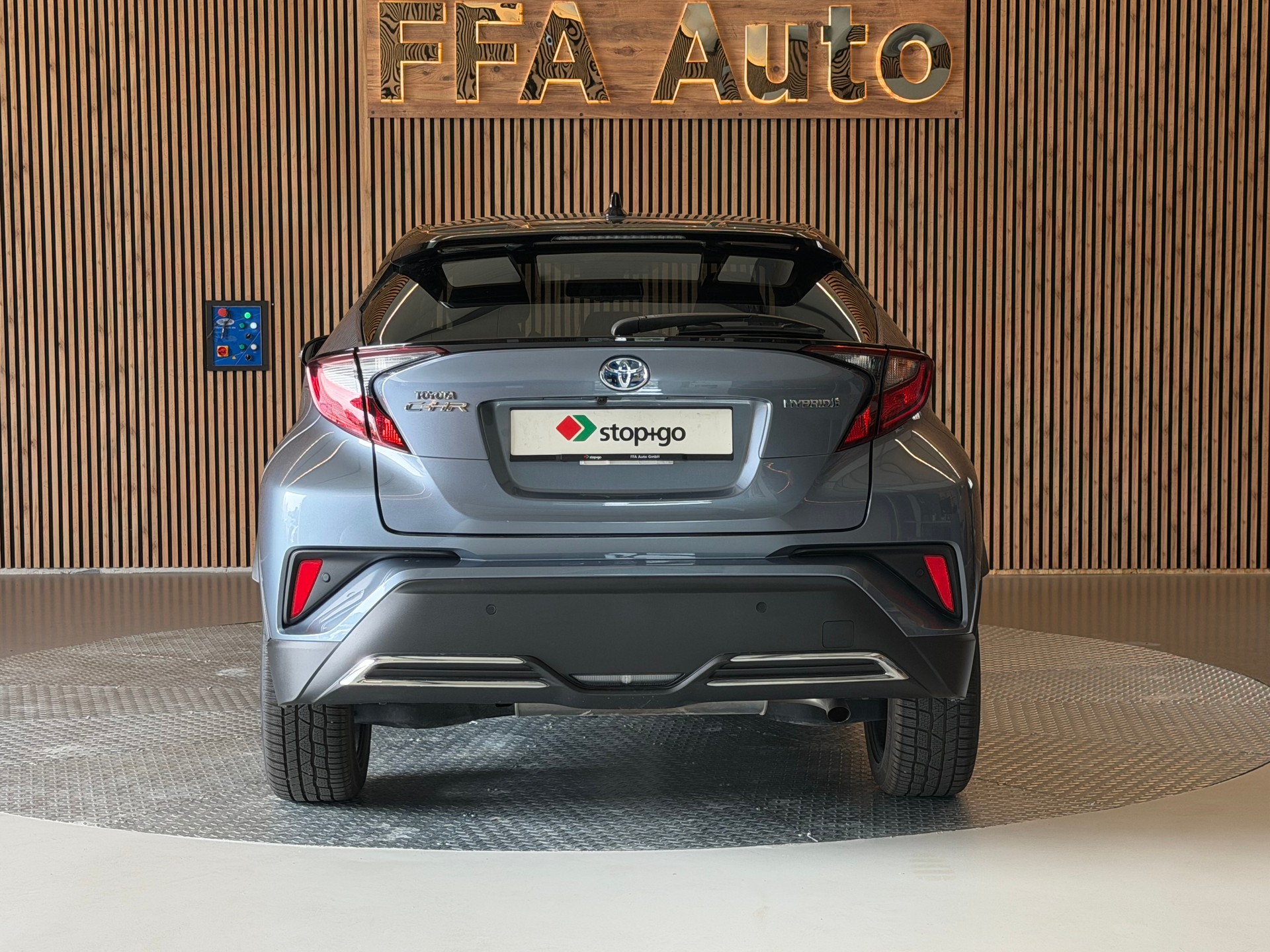 TOYOTA C-HR 2.0 VVTi HSD Trend-image-6
