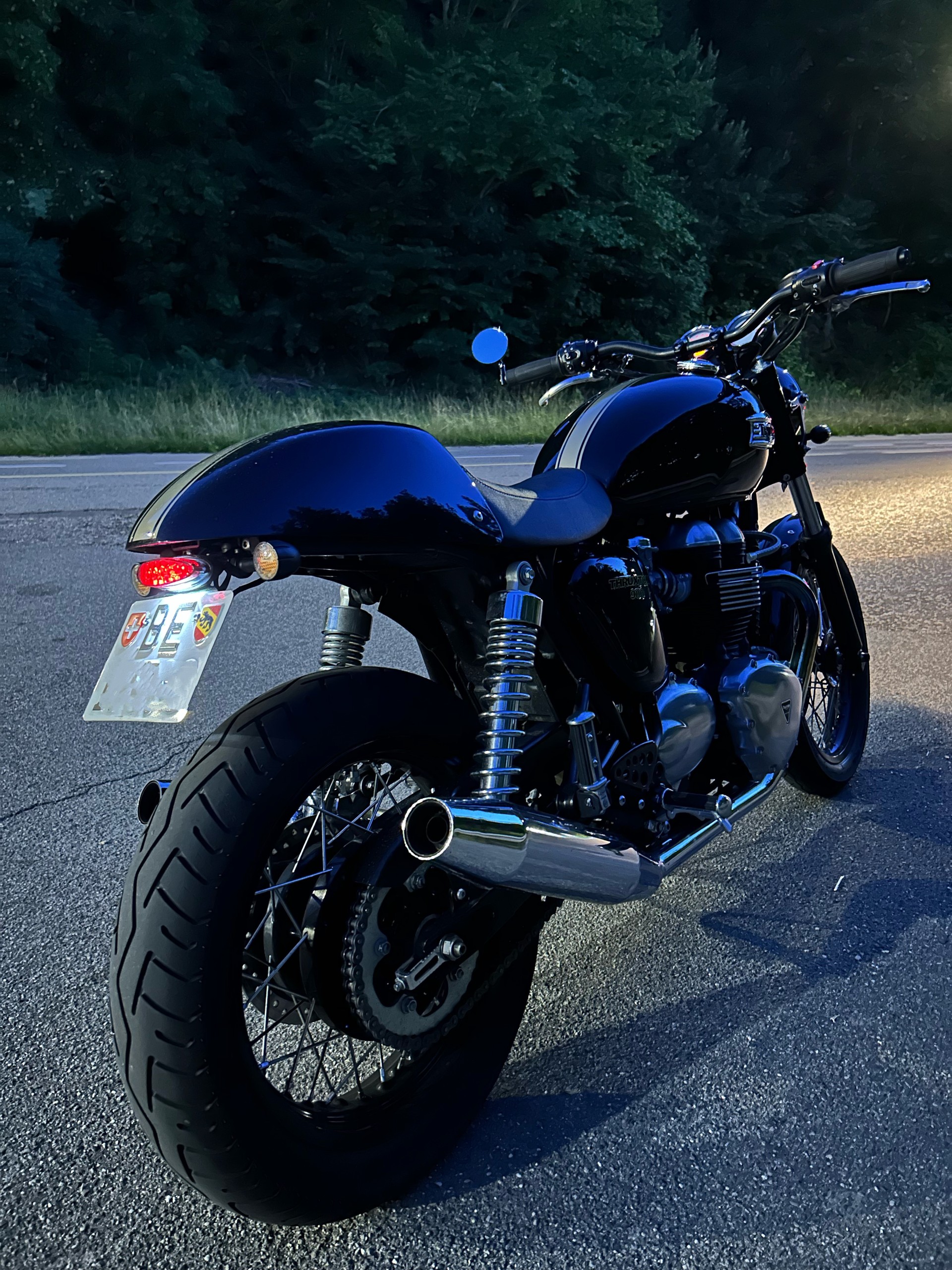 TRIUMPH Thruxton 900 i-image-1