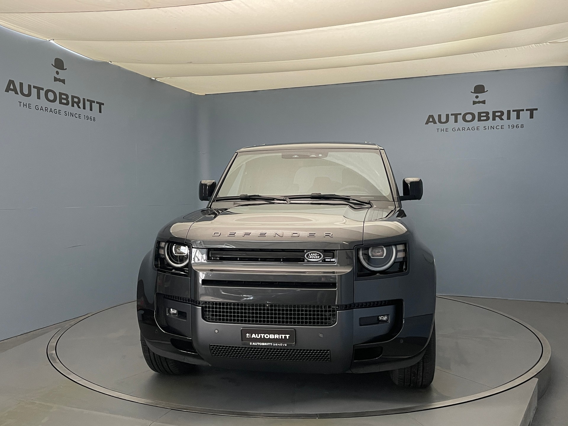 LAND ROVER Defender 110 2.0 P300e X-Dynamic HSE-showroom-element-1