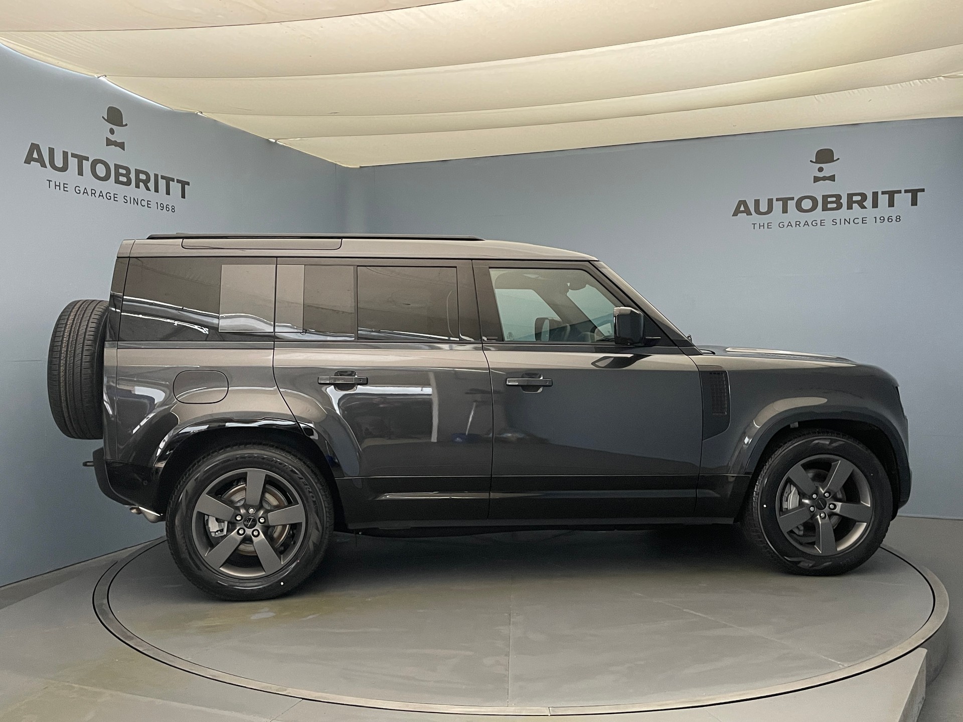 LAND ROVER Defender 110 2.0 P300e X-Dynamic HSE-showroom-element-2