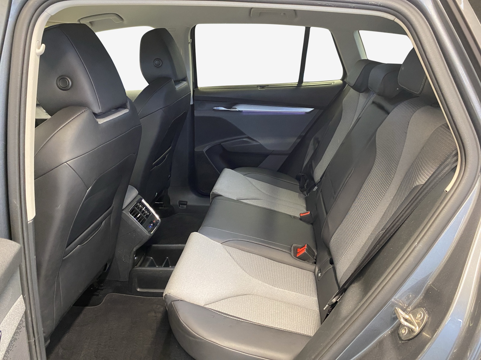 SKODA Enyaq iV 80-image-11