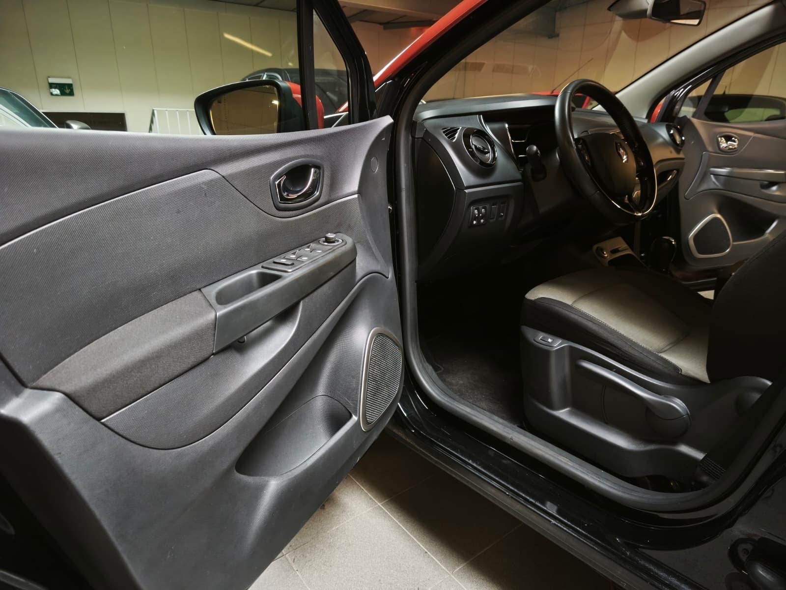 RENAULT Captur 1.2 T 16V Privilège EDC-image-10