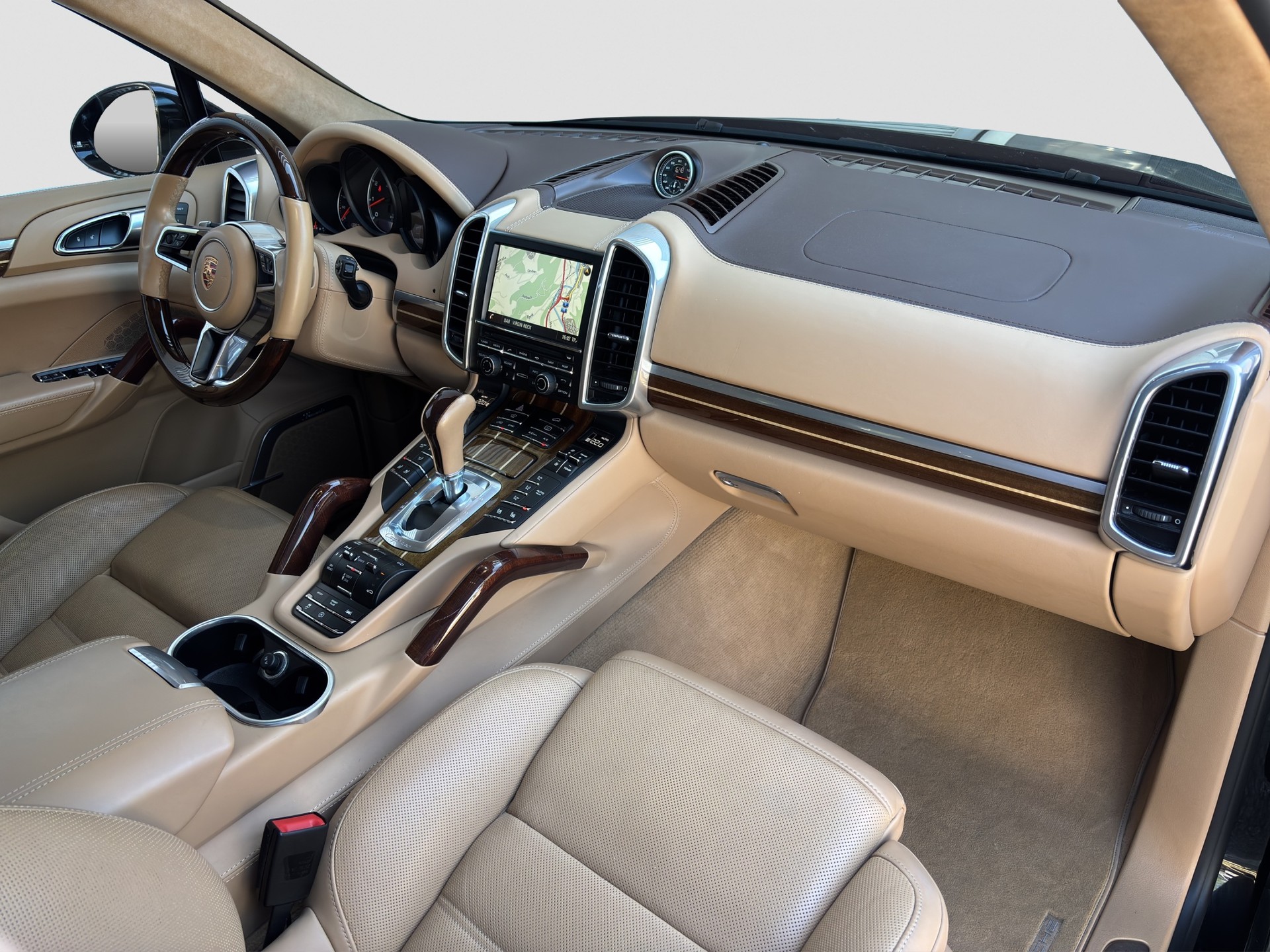 PORSCHE Cayenne Turbo-image-13