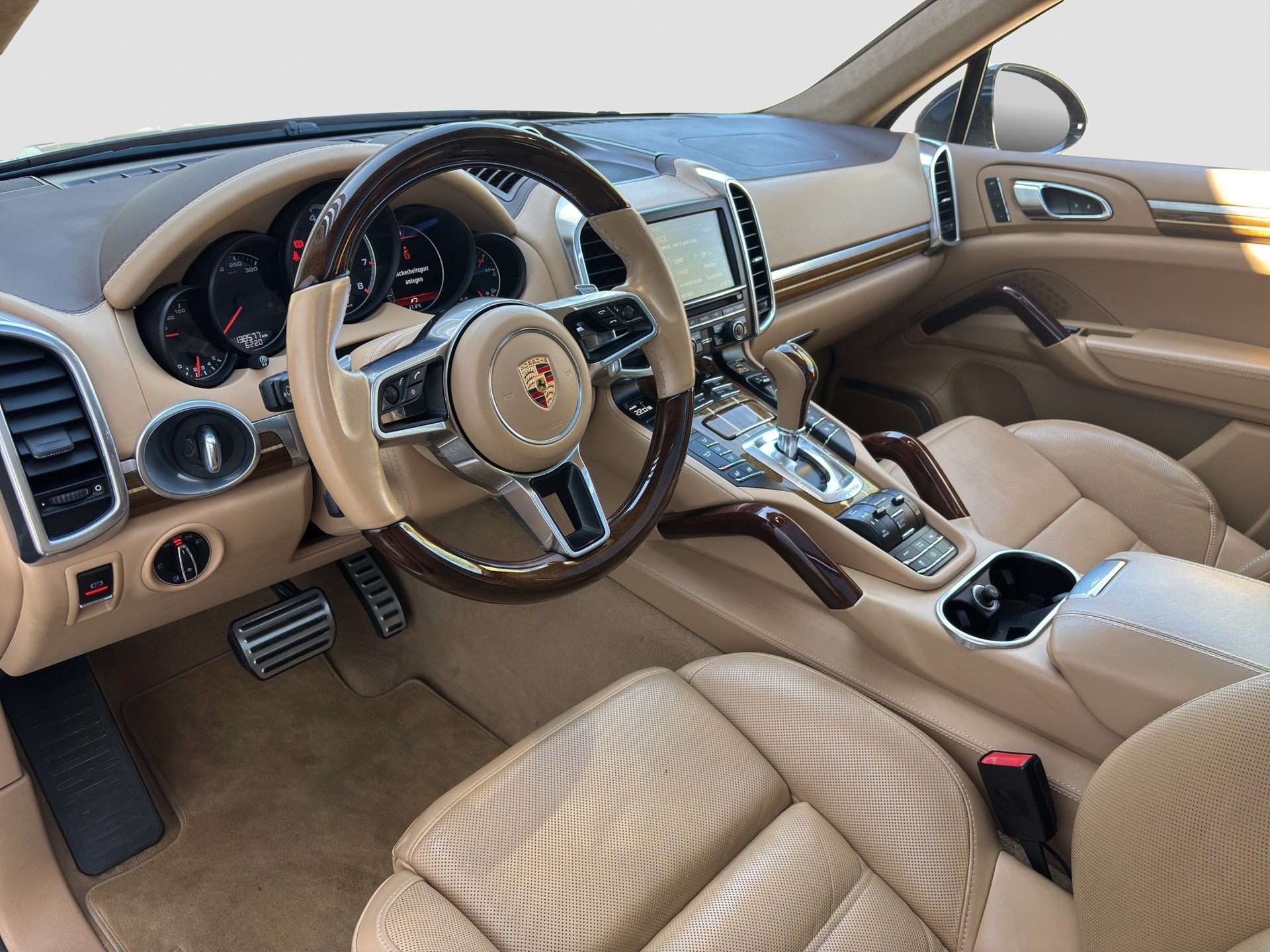 PORSCHE Cayenne Turbo-image-12