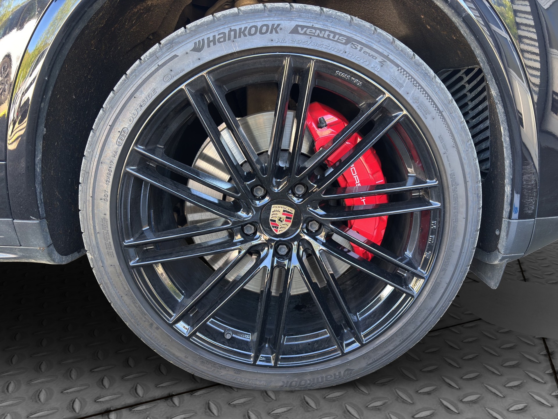 PORSCHE Cayenne Turbo-image-26