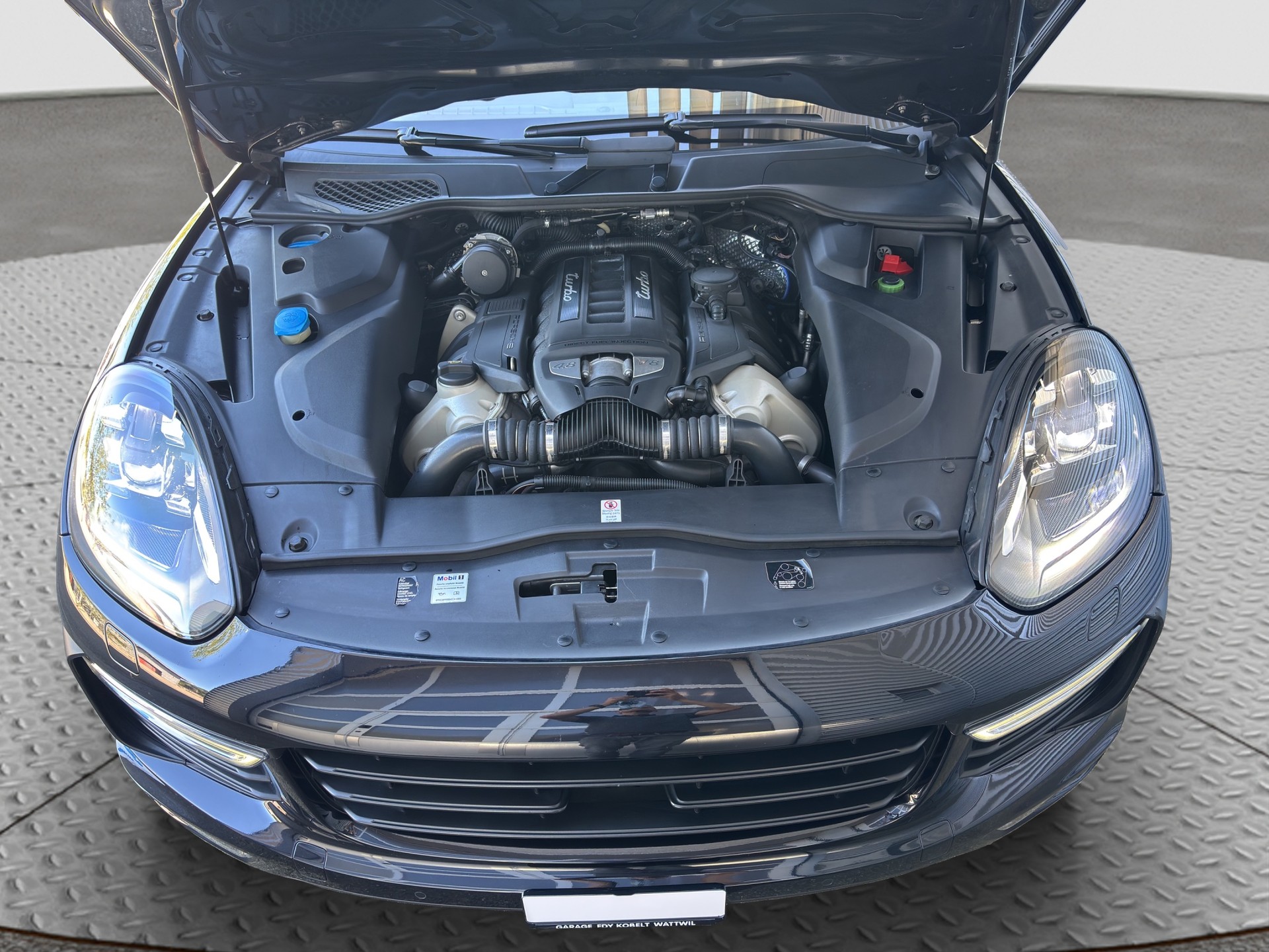 PORSCHE Cayenne Turbo-image-27