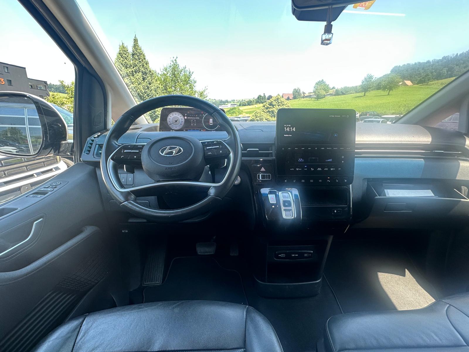 HYUNDAI Staria Premium 2.2 CRDi Vertex 4WD A-image-9