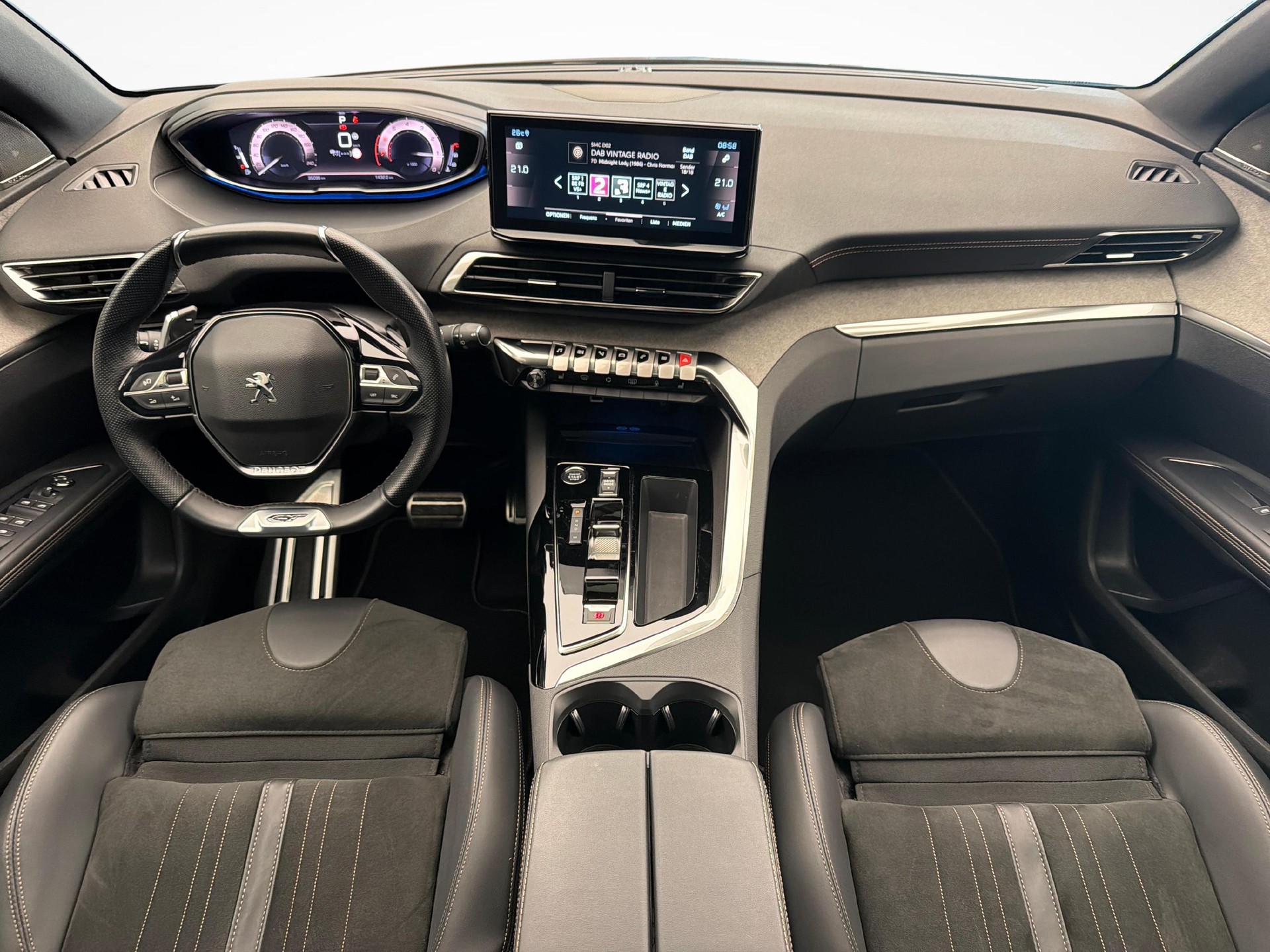 PEUGEOT 5008 1.2 PureTech GT-image-8
