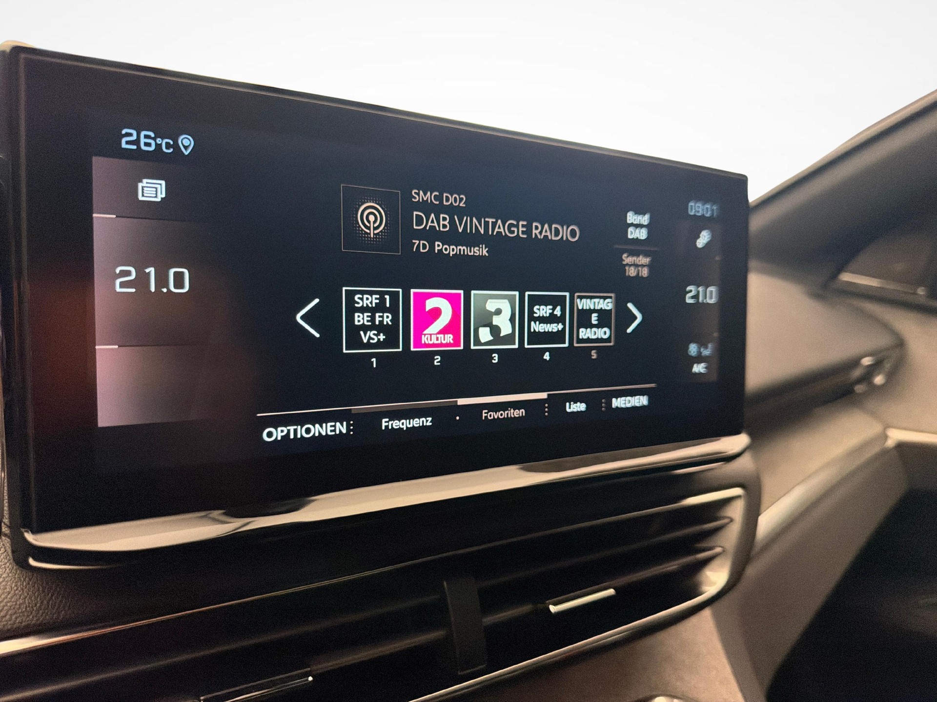 PEUGEOT 5008 1.2 PureTech GT-image-16