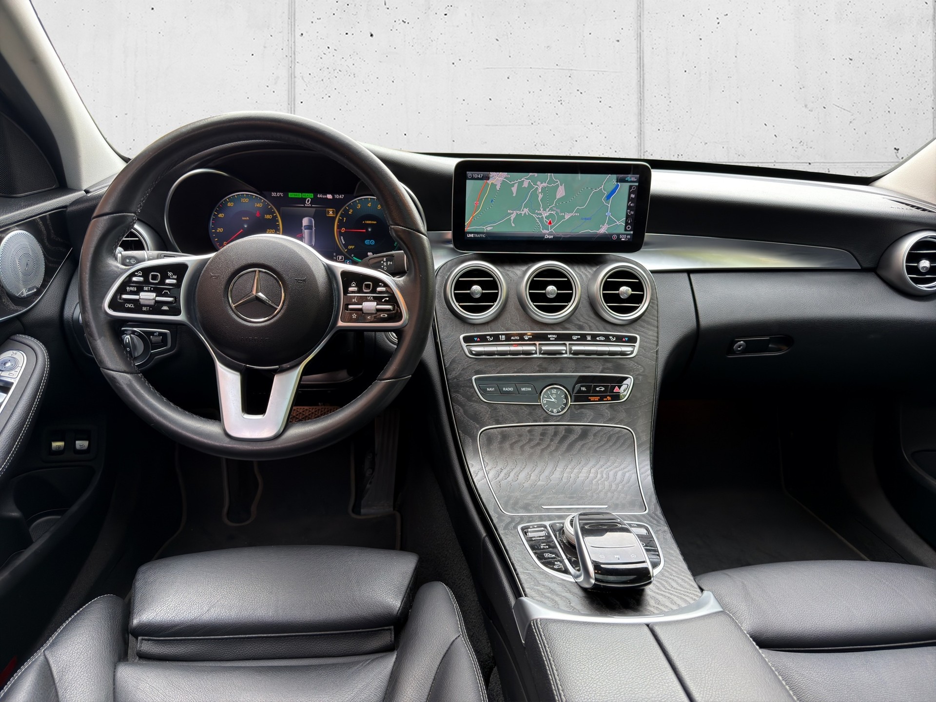 MERCEDES-BENZ C 300 e T-Modell AMG Line 9G-Tronic-image-13