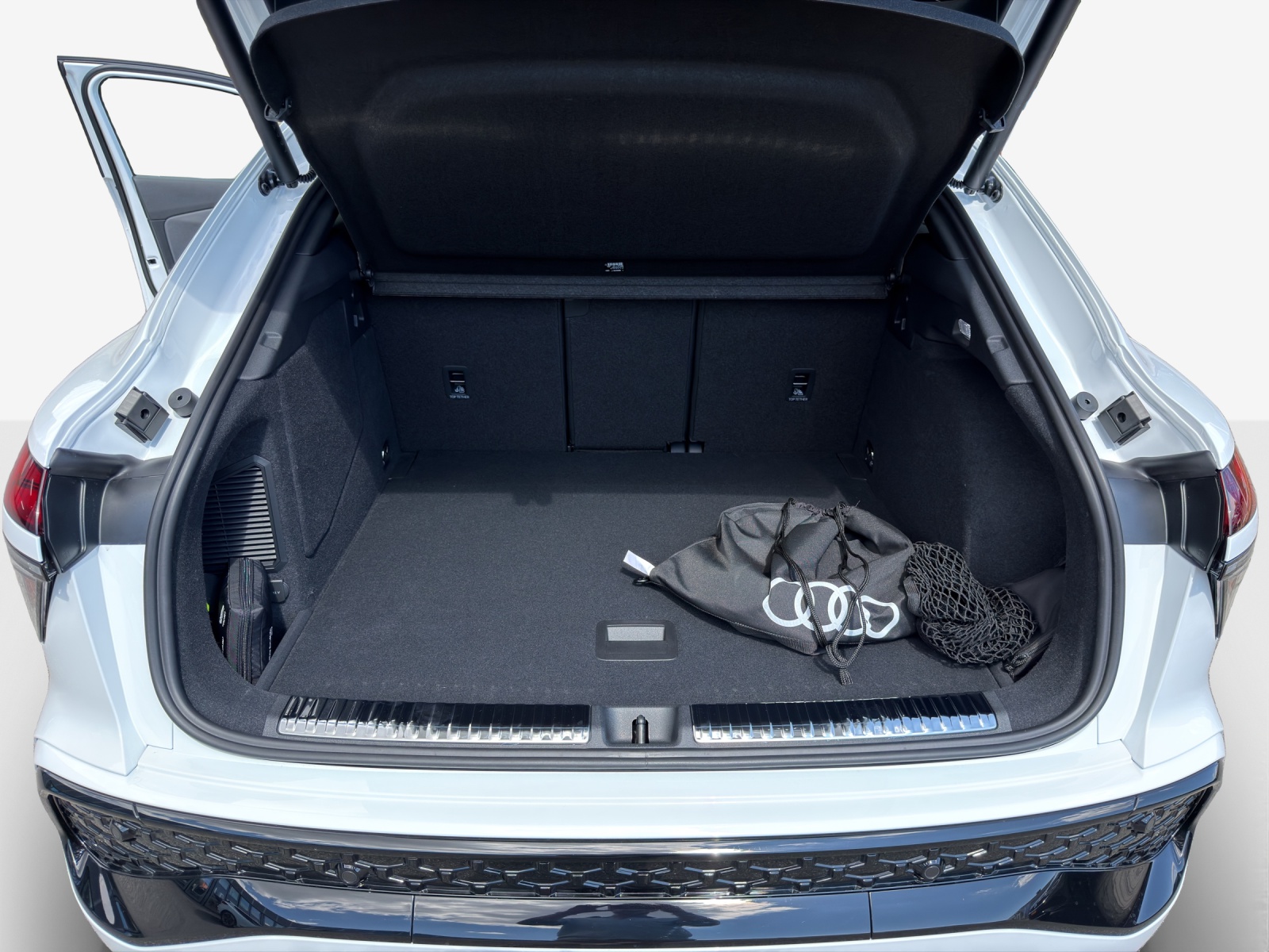 AUDI Q3 Sportback e-hybrid 200 kW S tronig-image-12