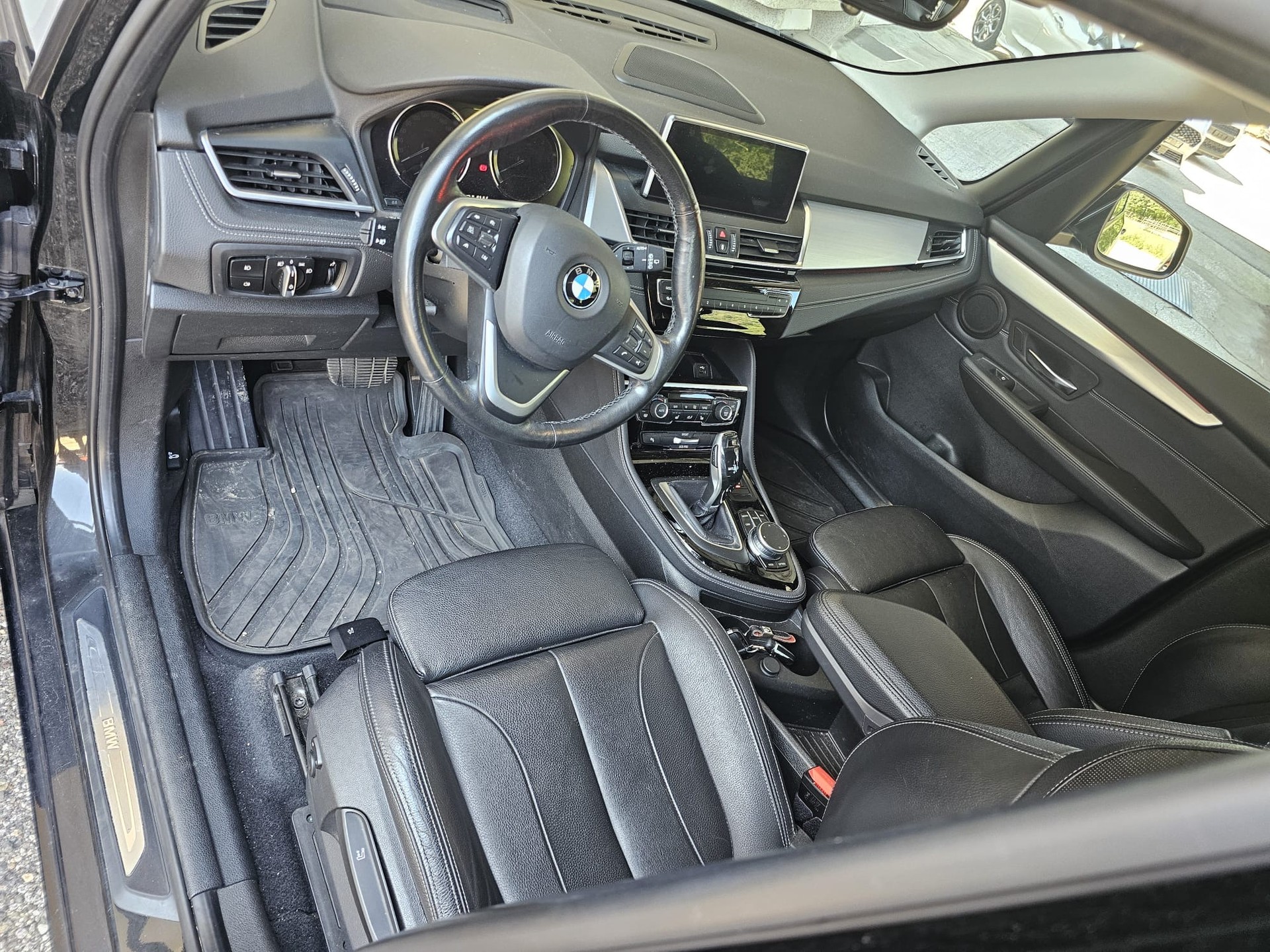 BMW 218d xDrive Active Tourer Steptronic Sport Line-image-8