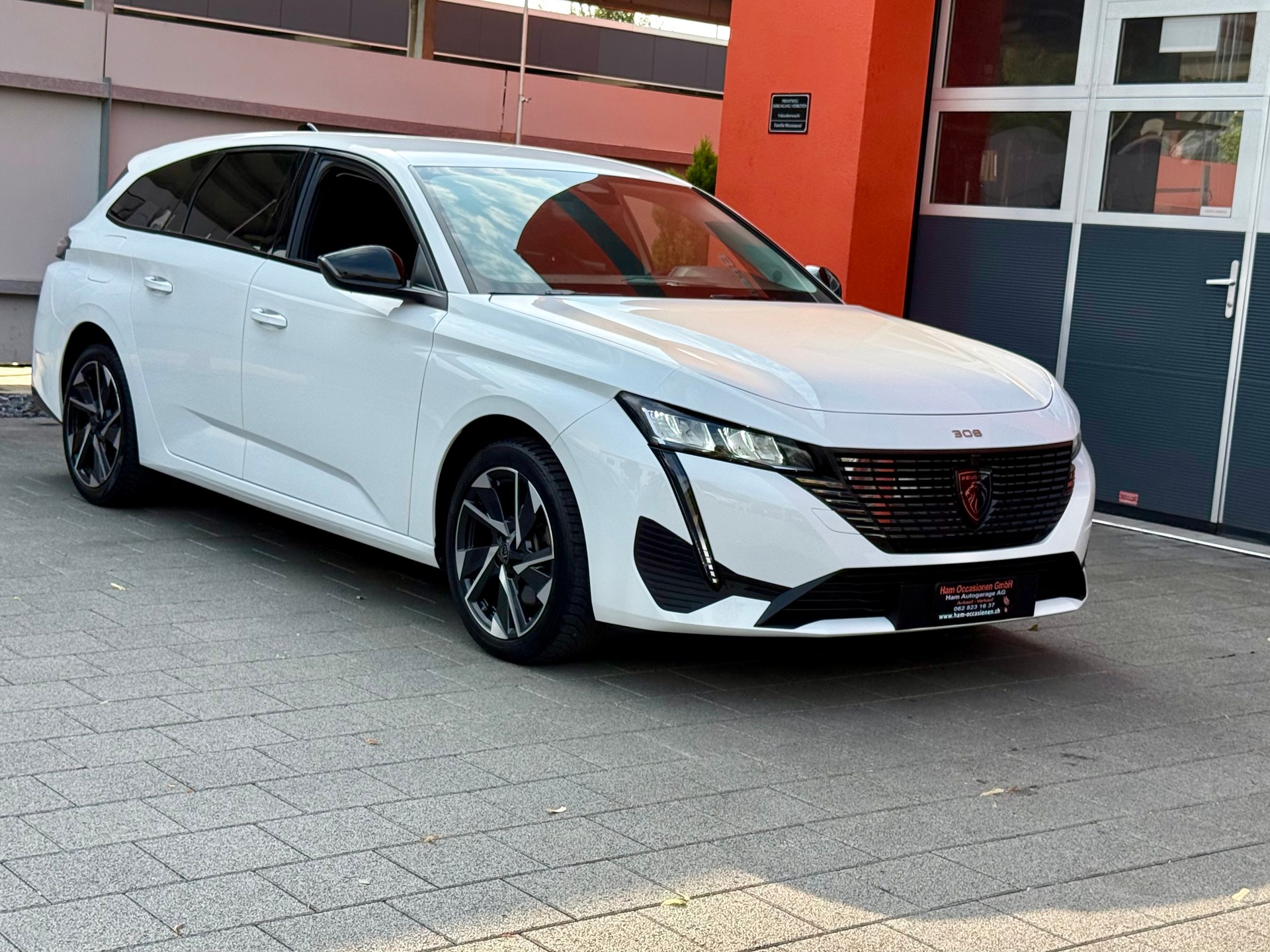 PEUGEOT 308 SW 1.5 BlueHDI Allure Pack EAT8-showroom-element-3