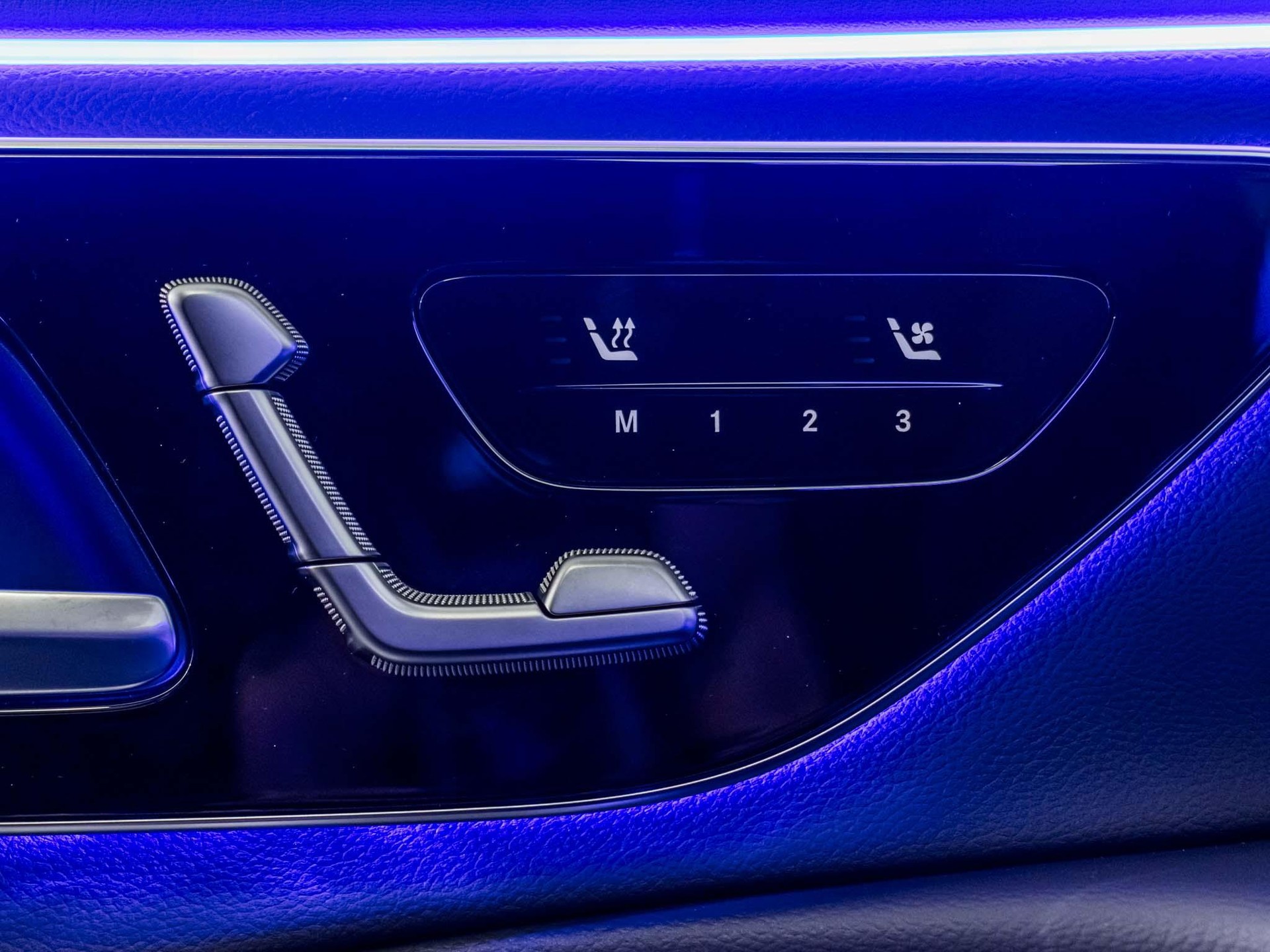 MERCEDES-BENZ E 220 d 4MATIC T-Modell-image-12