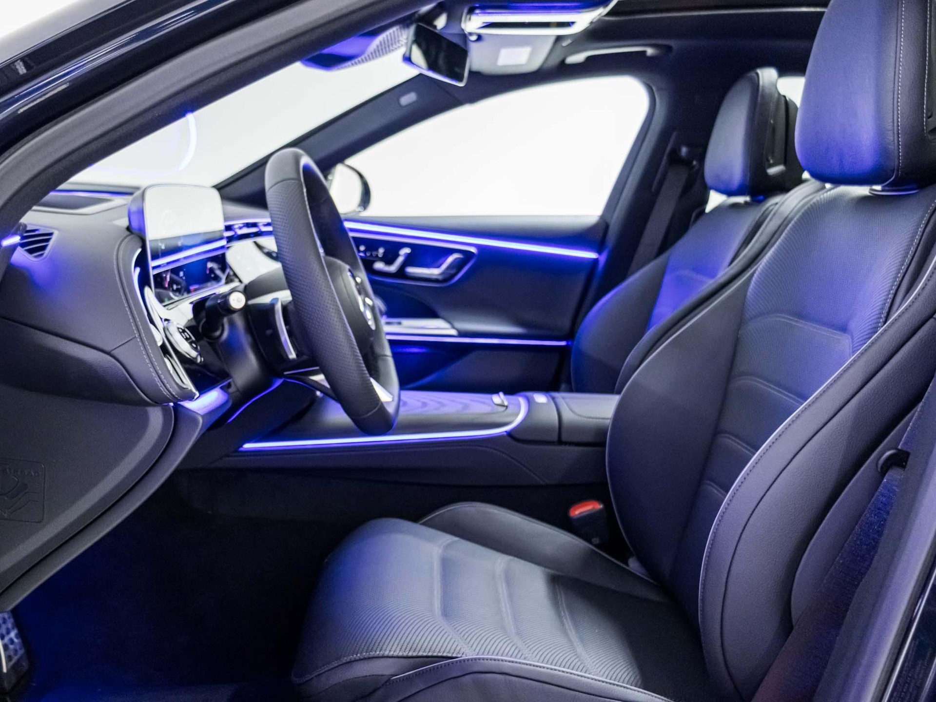 MERCEDES-BENZ E 220 d 4MATIC T-Modell-image-6