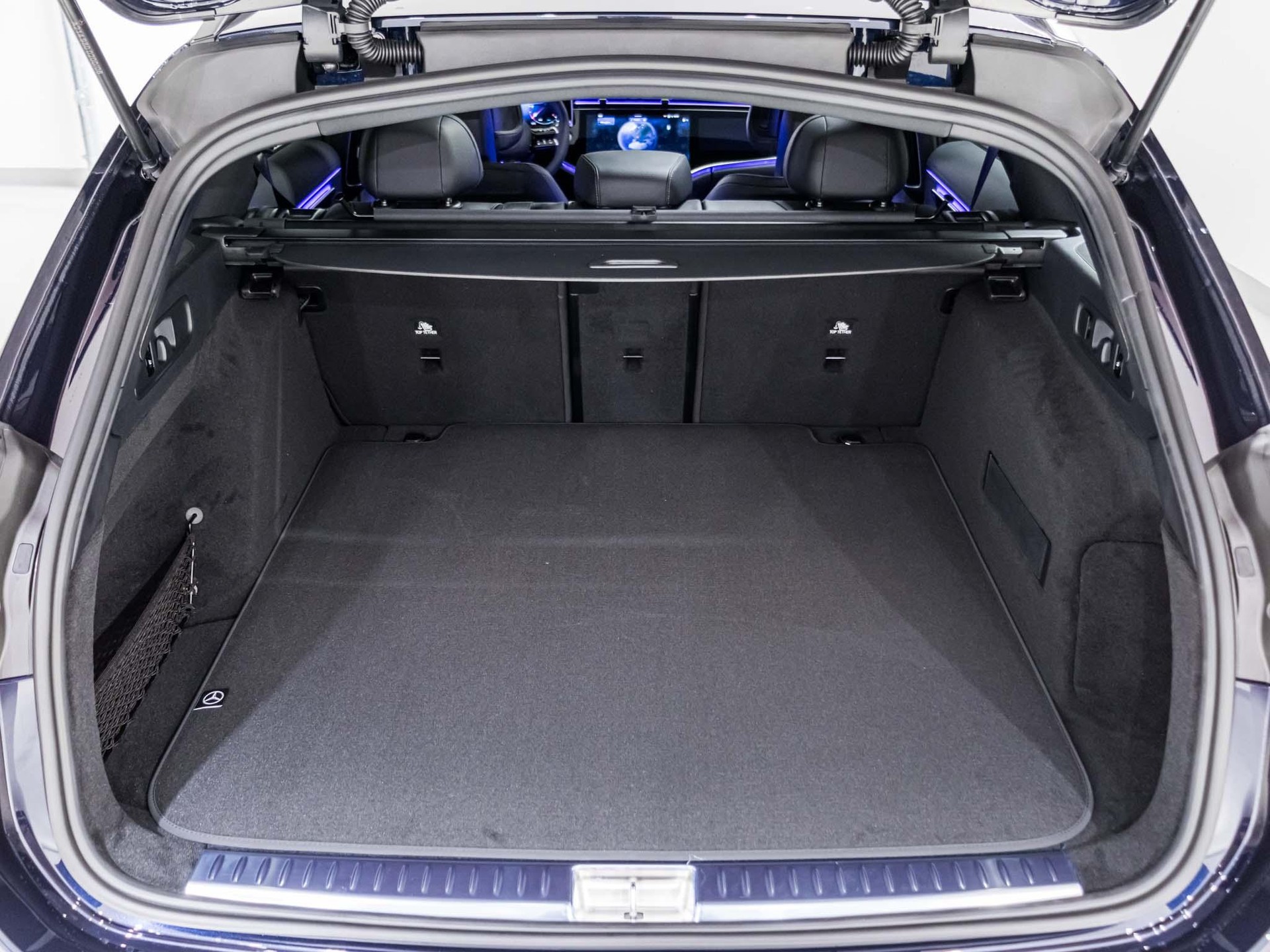 MERCEDES-BENZ E 220 d 4MATIC T-Modell-image-13