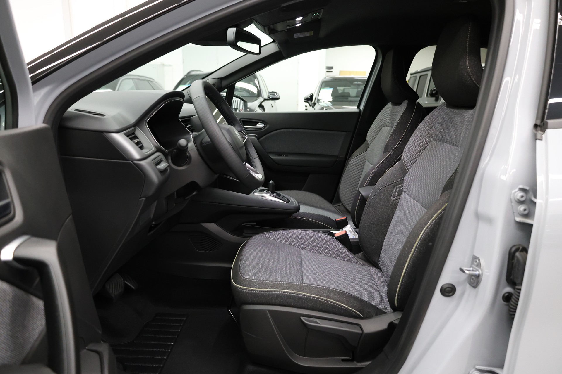 RENAULT Captur 1.8 E-Tech techno-image-15