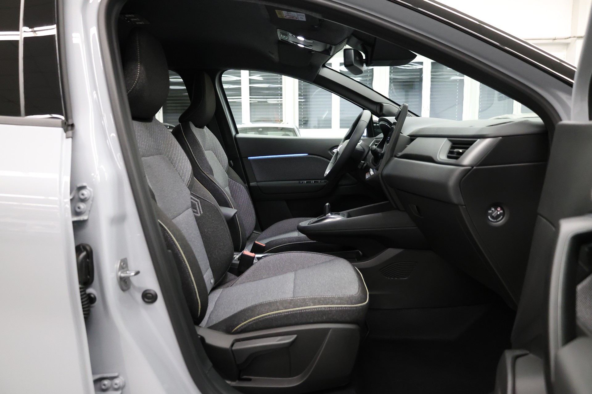 RENAULT Captur 1.8 E-Tech techno-image-16