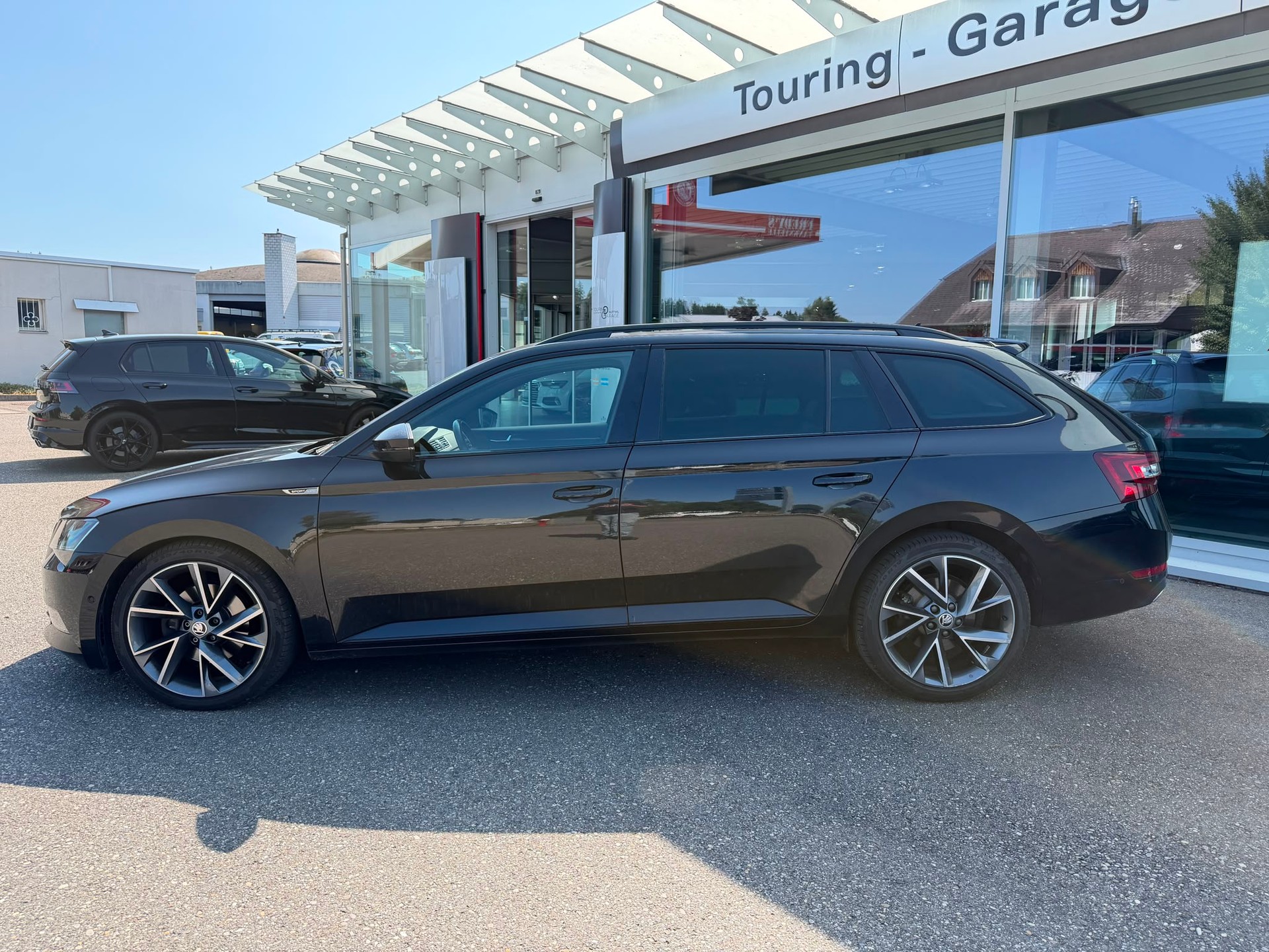 SKODA Superb Combi 2.0 TDi SportLine+ 4x4 DSG-showroom-element-1