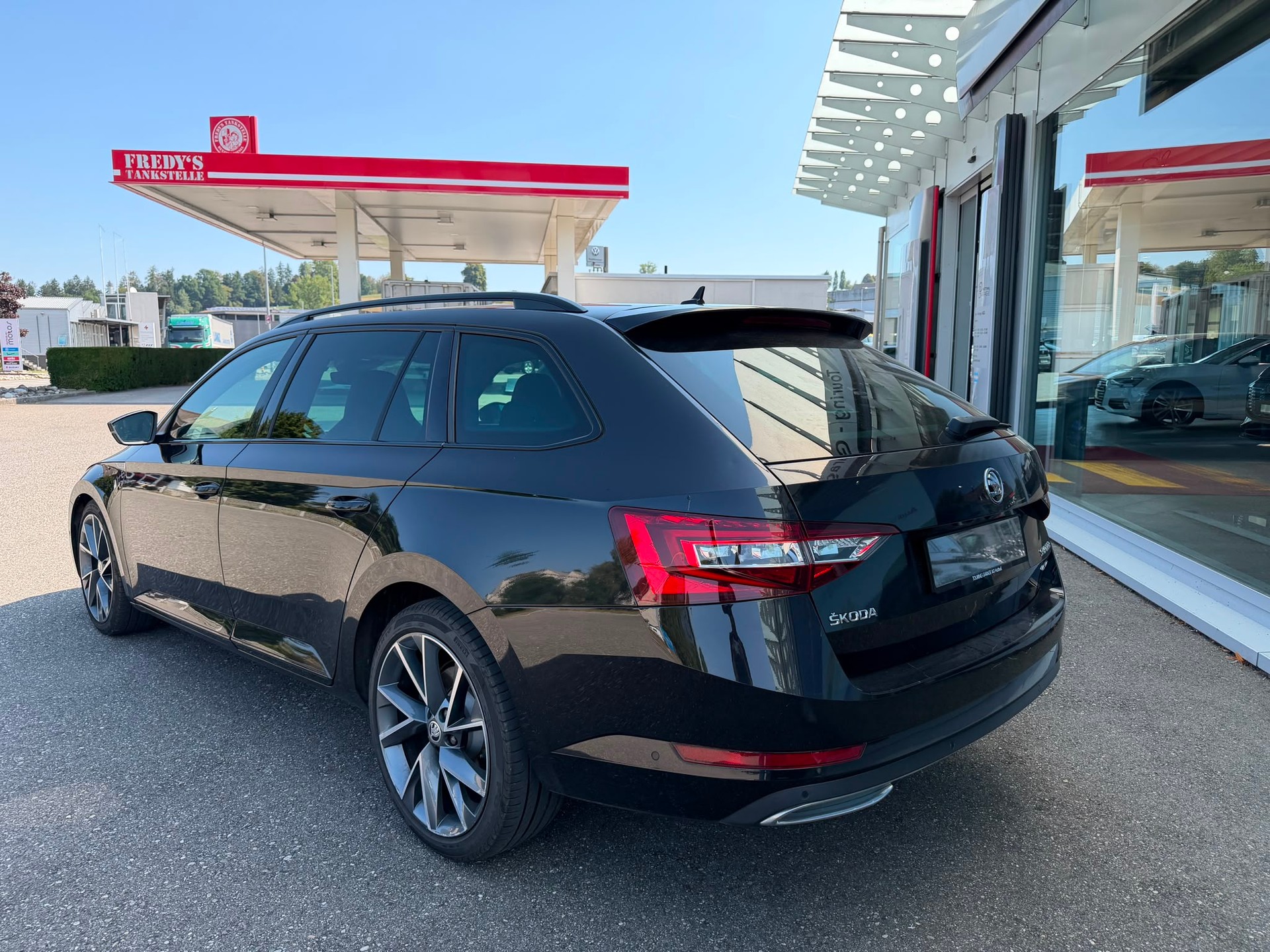 SKODA Superb Combi 2.0 TDi SportLine+ 4x4 DSG-showroom-element-2