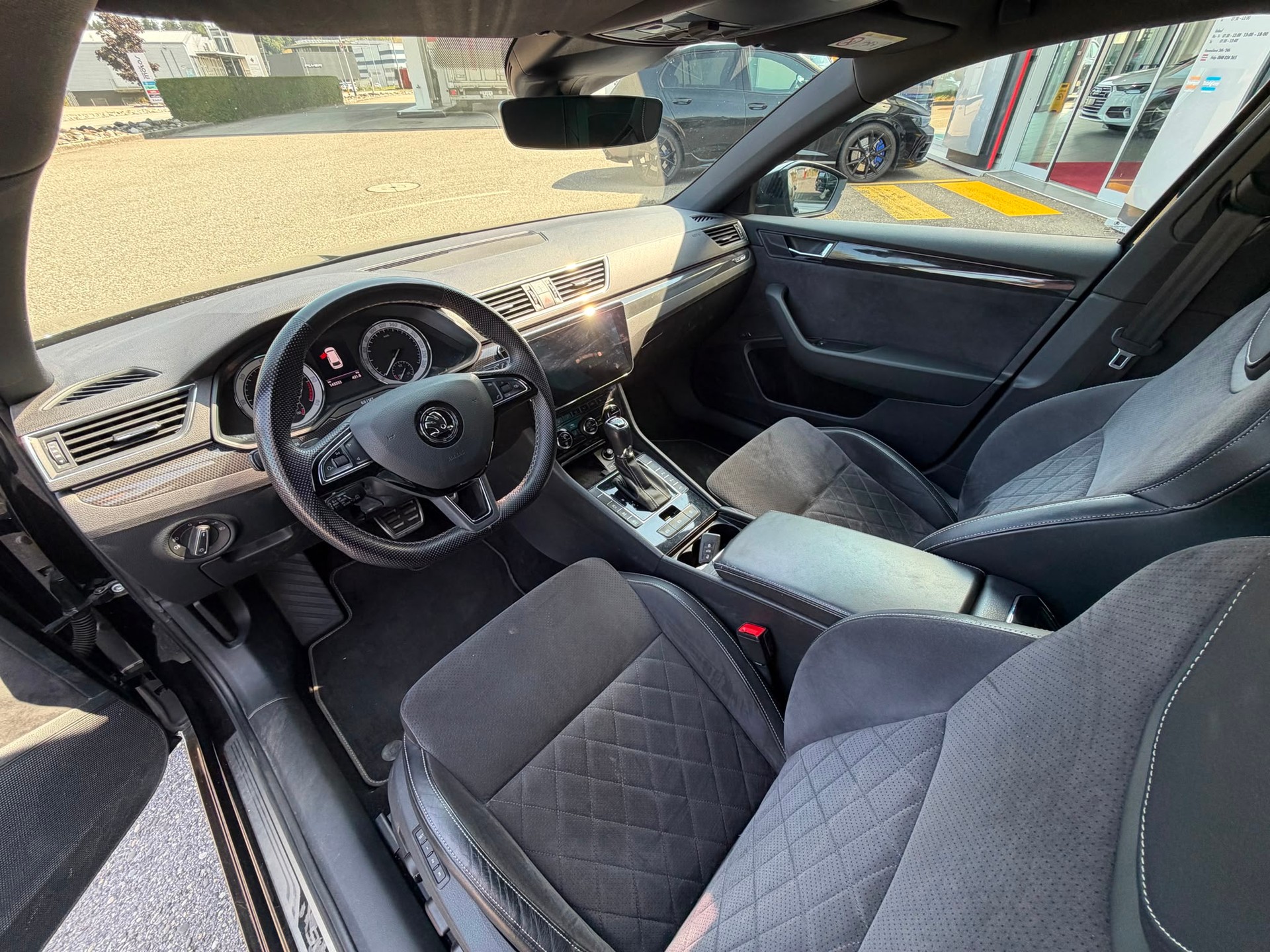 SKODA Superb Combi 2.0 TDi SportLine+ 4x4 DSG-image-10