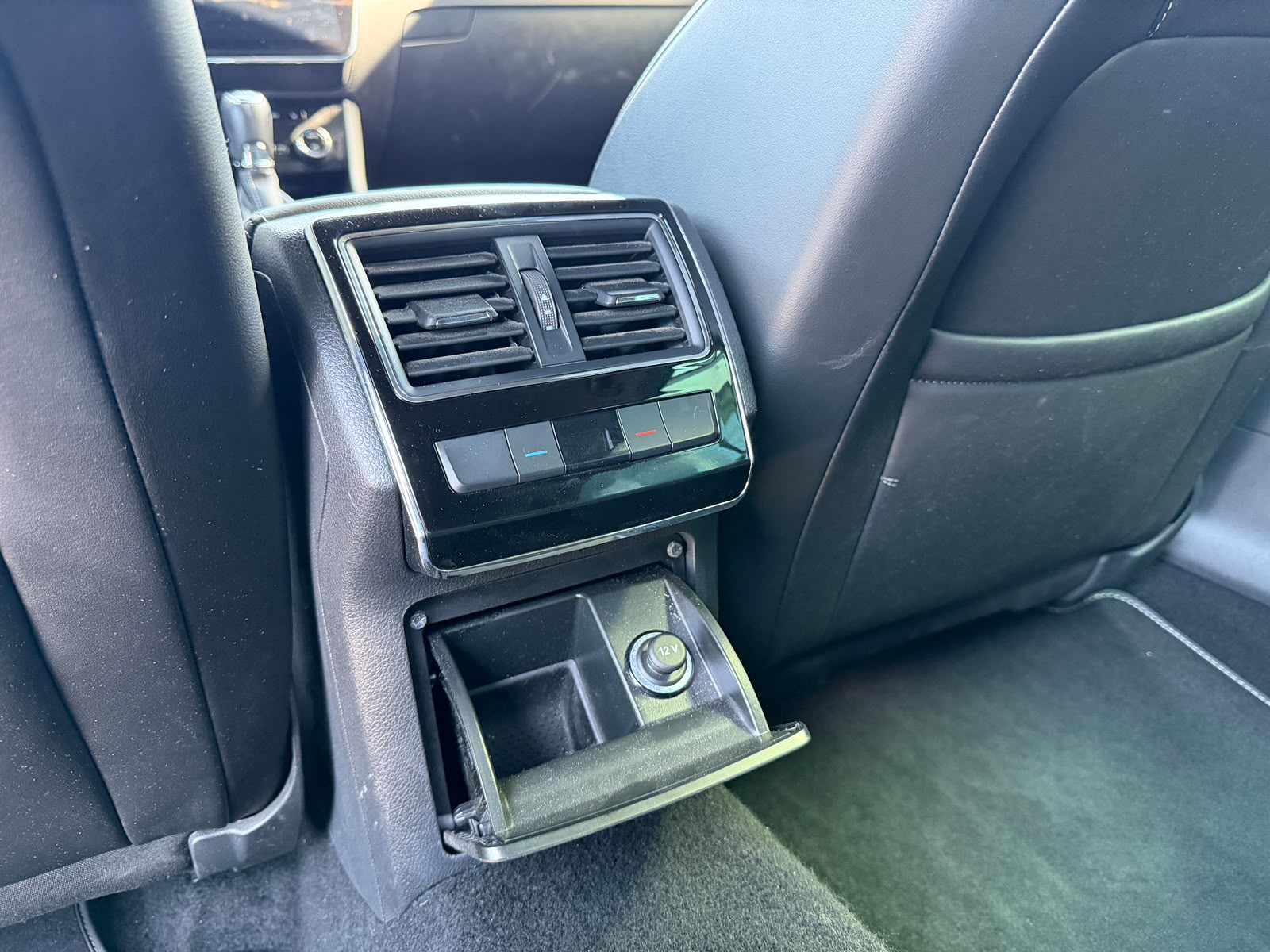 SKODA Superb Combi 2.0 TDi SportLine+ 4x4 DSG-image-24